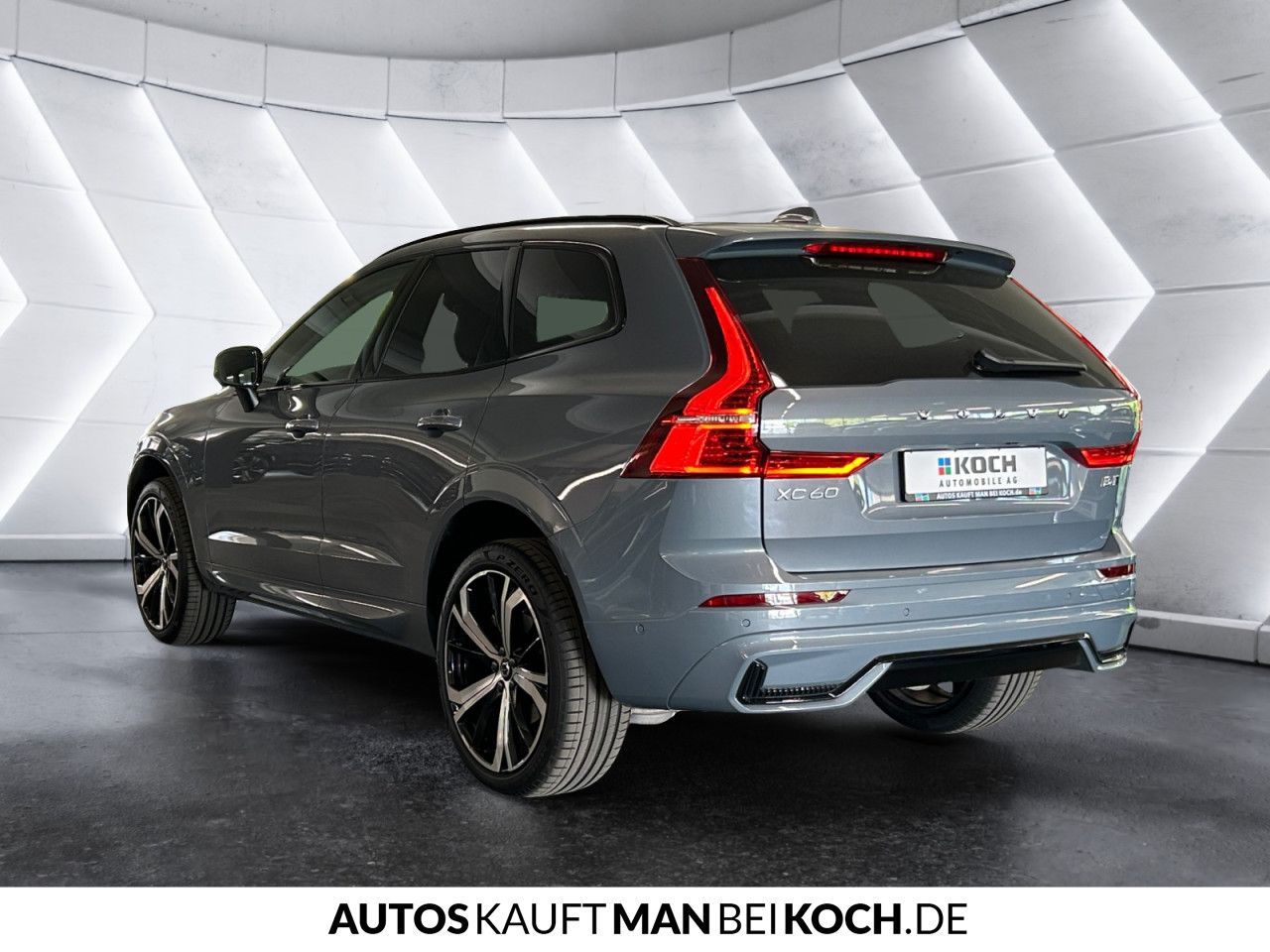 Volvo XC60 B4D Ultimate Dark AWD - Samsaru's Car Outlet