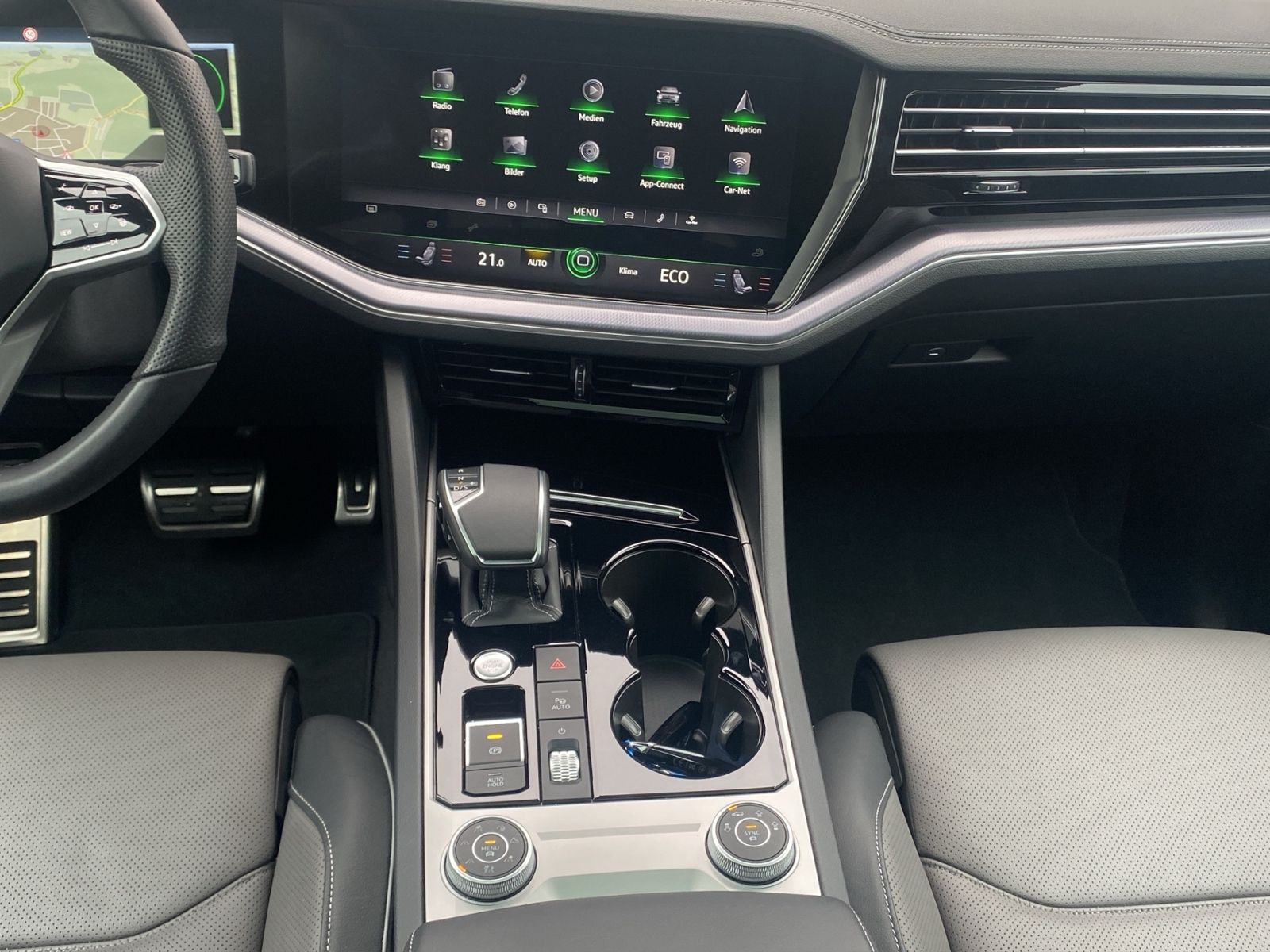 Volkswagen Touareg 3.0 TDI R-Line 4Motion - Samsaru's Car Outlet