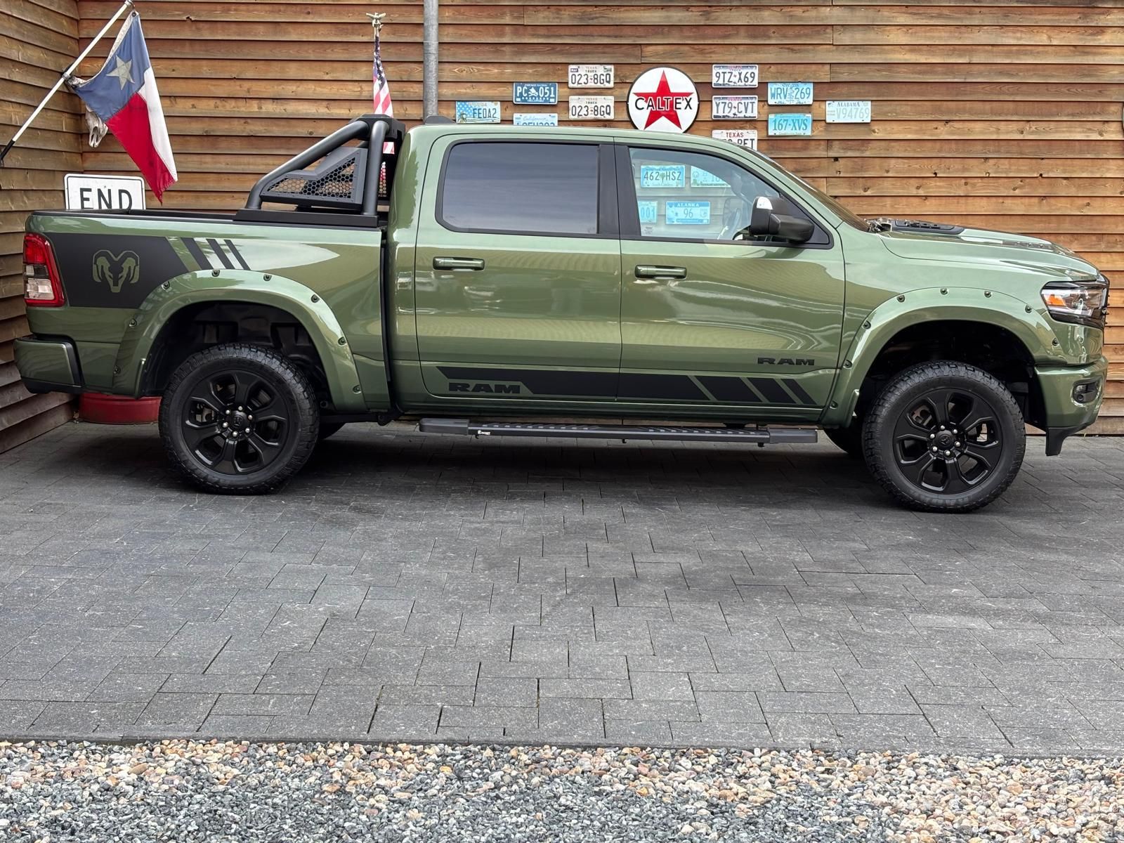 Dodge RAM 1500 5,7L BigHorn Crew Cab LED AHK 4x4