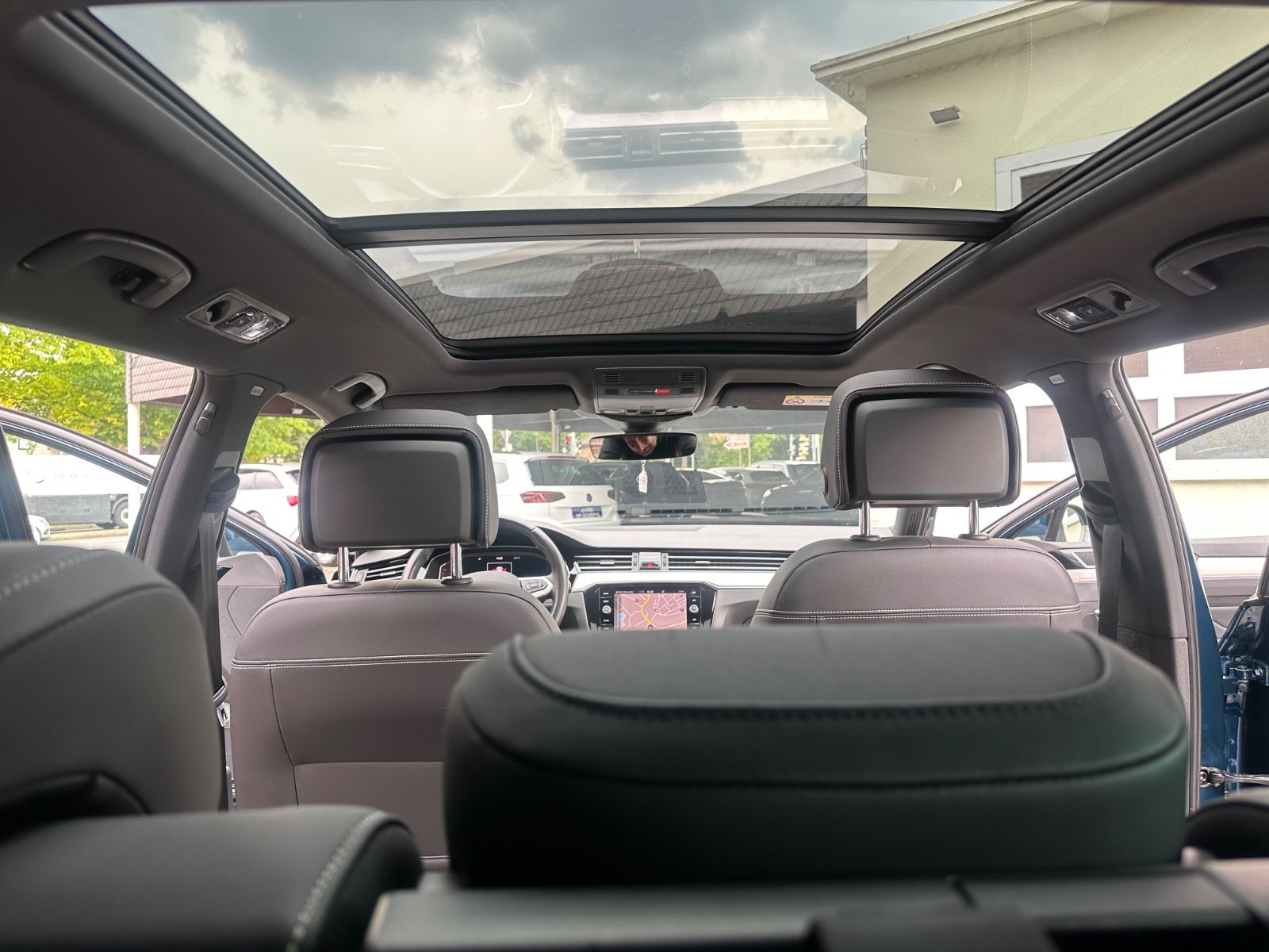 Volkswagen Passat Variant DSG Elegance - Samsaru's Car Outlet