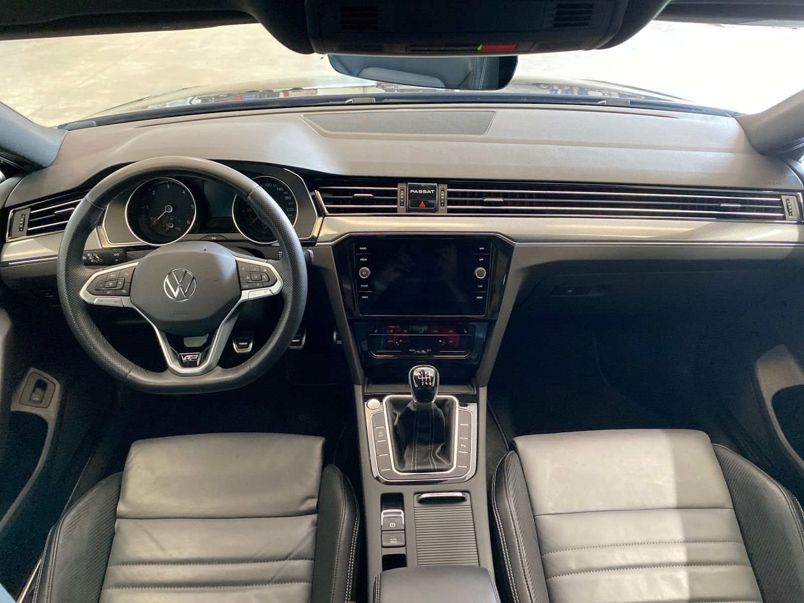 Volkswagen Passat Variant 2.0 TDI Business R-Line - Samsaru's Car Outlet