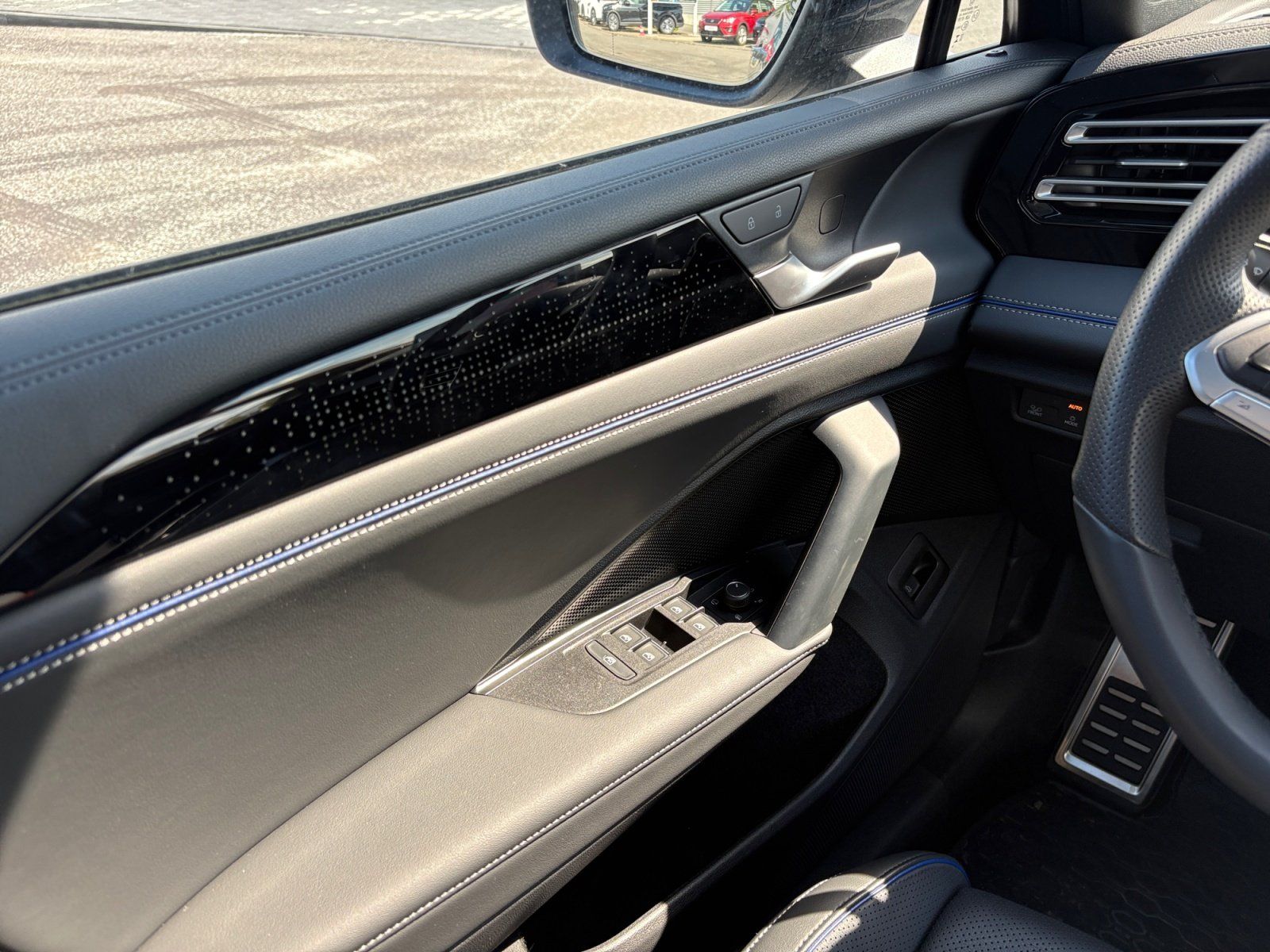 Volkswagen Tiguan 2.0 TDI 4Motion R-Line DSG AHK Area View