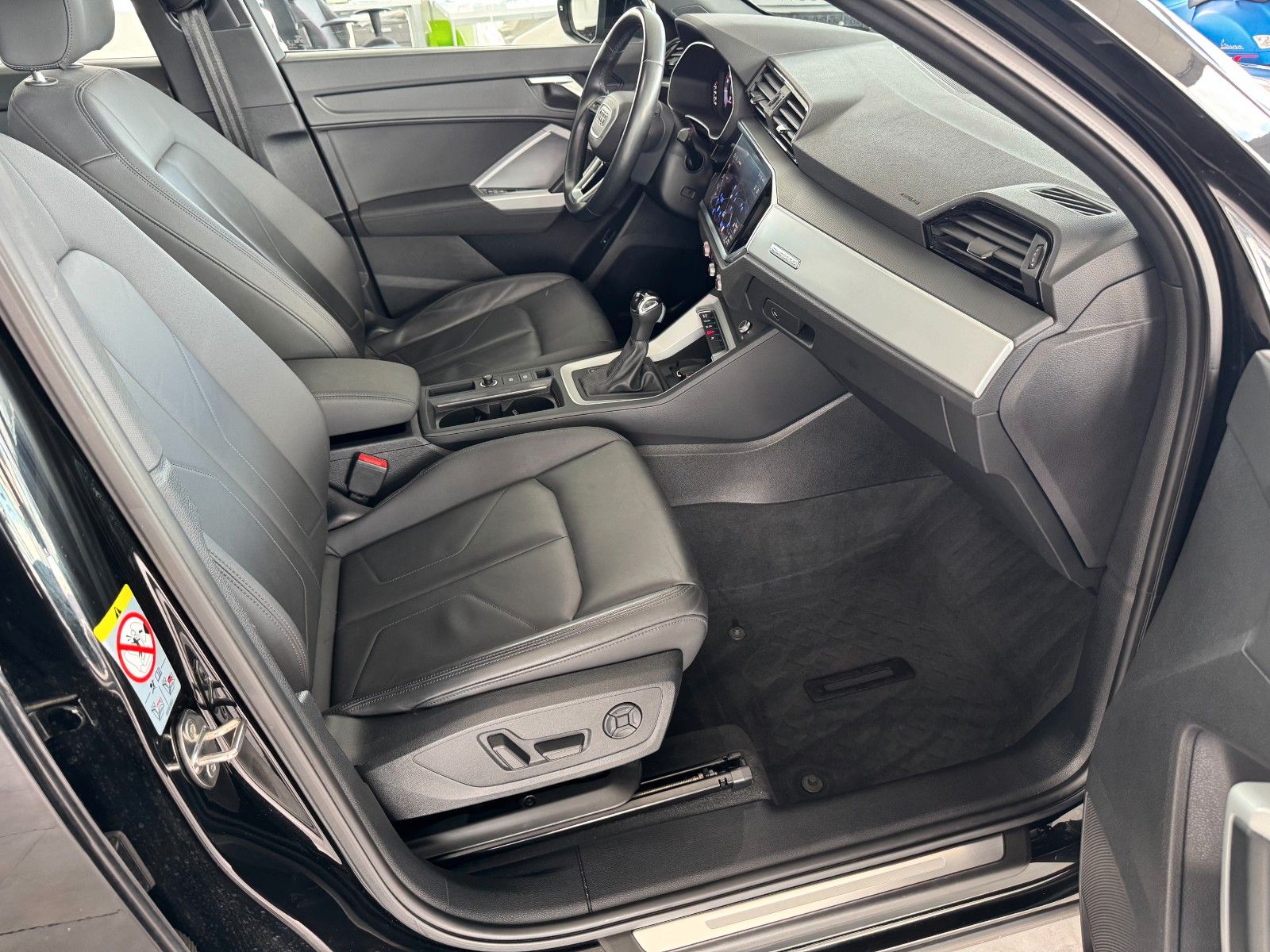 Audi Q3 45TFSI qu S tronic - Samsaru's Car Outlet