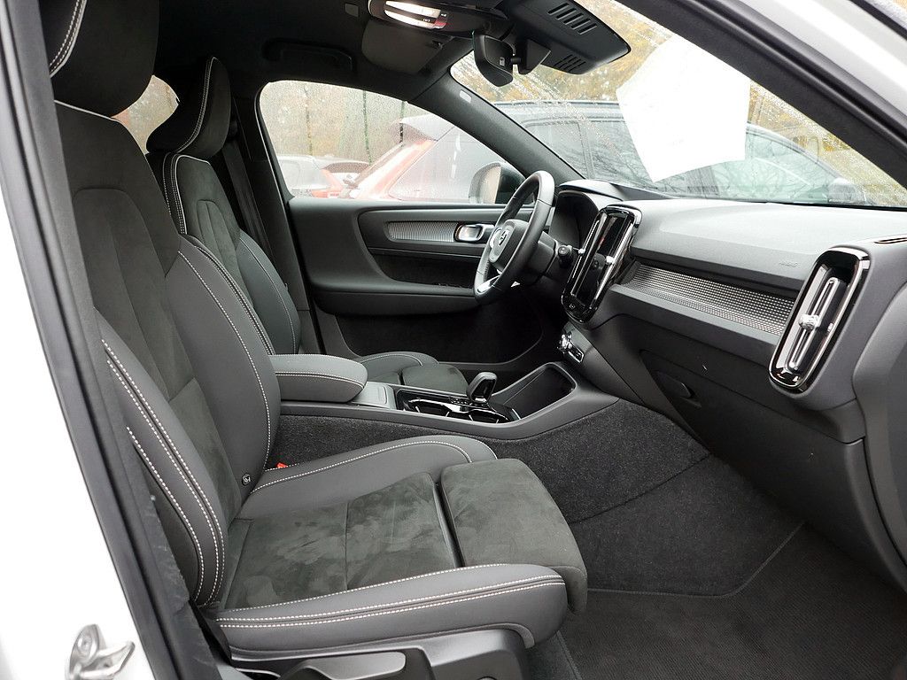 Volvo XC40 Plus Recharge Pure Electric AHK