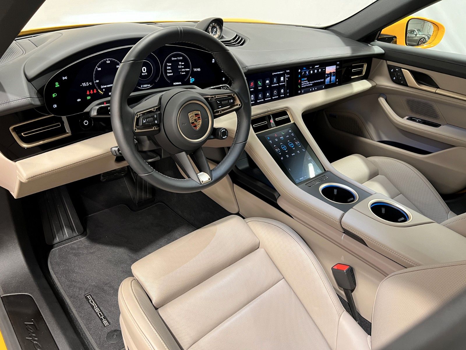 Porsche Taycan Cross Turismo 4S