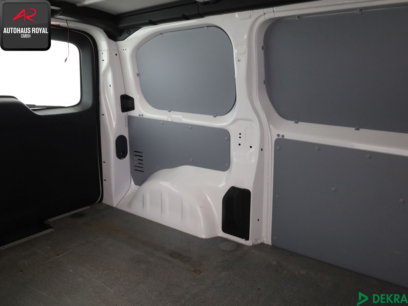 Opel Vivaro 2.0 D CARGO M AUT - Samsaru's Car Outlet