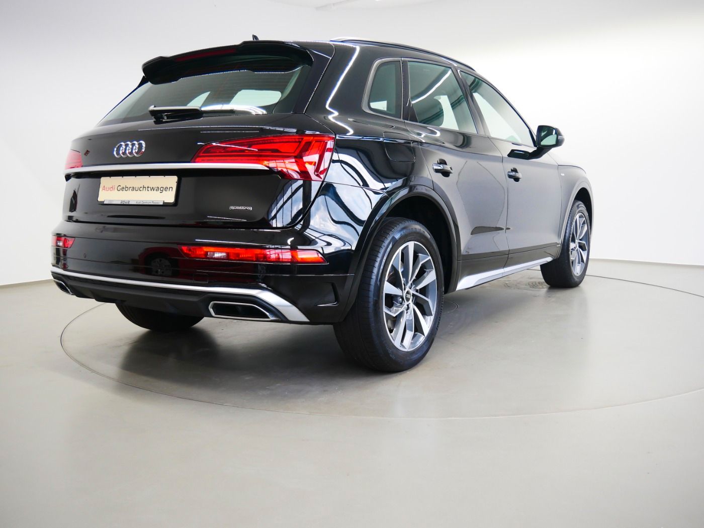 Audi Q5 40 TDI quattro S line - Samsaru's Car Outlet
