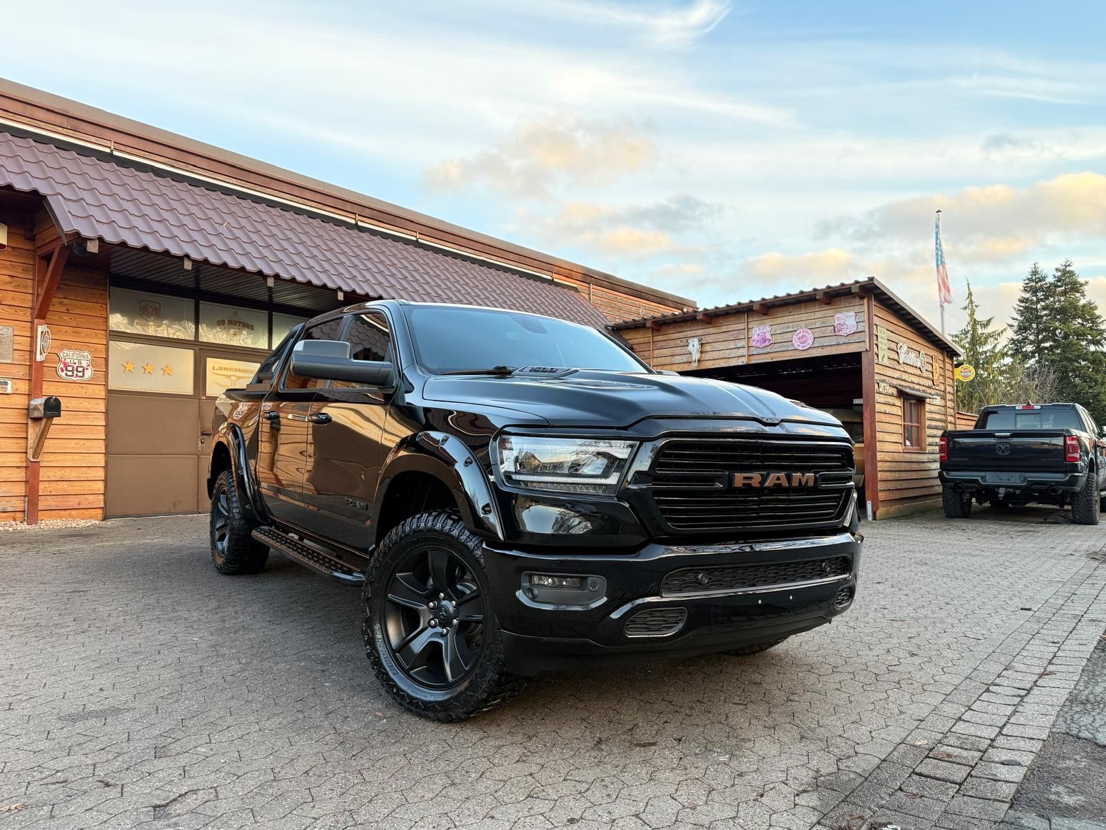 Dodge SPORT*NIGHT*OFFROAD*LIFT*AHK*NAVI*BÜGEL*GARANTIE