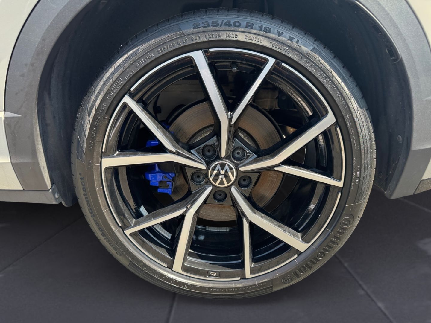 Volkswagen T-Roc R 2.0 TSI 4M - Samsaru's Car Outlet