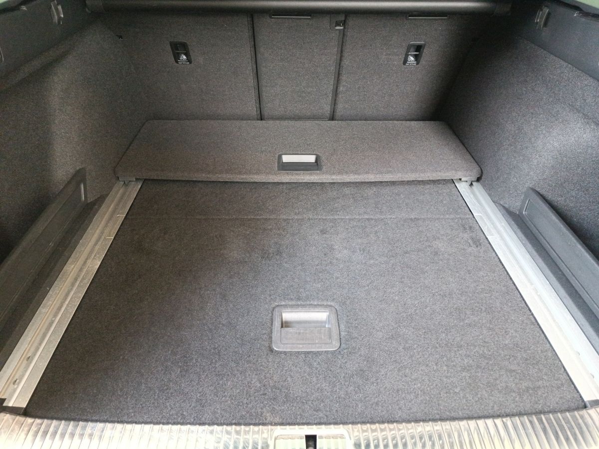 Volkswagen Passat Var. 1.5 TSI Business DSG - Samsaru's Car Outlet