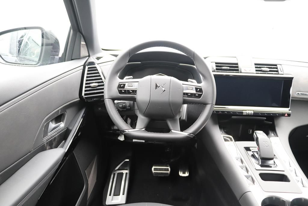 DS Automobiles DS7 Crossback E-Tense 4x4 Louvre