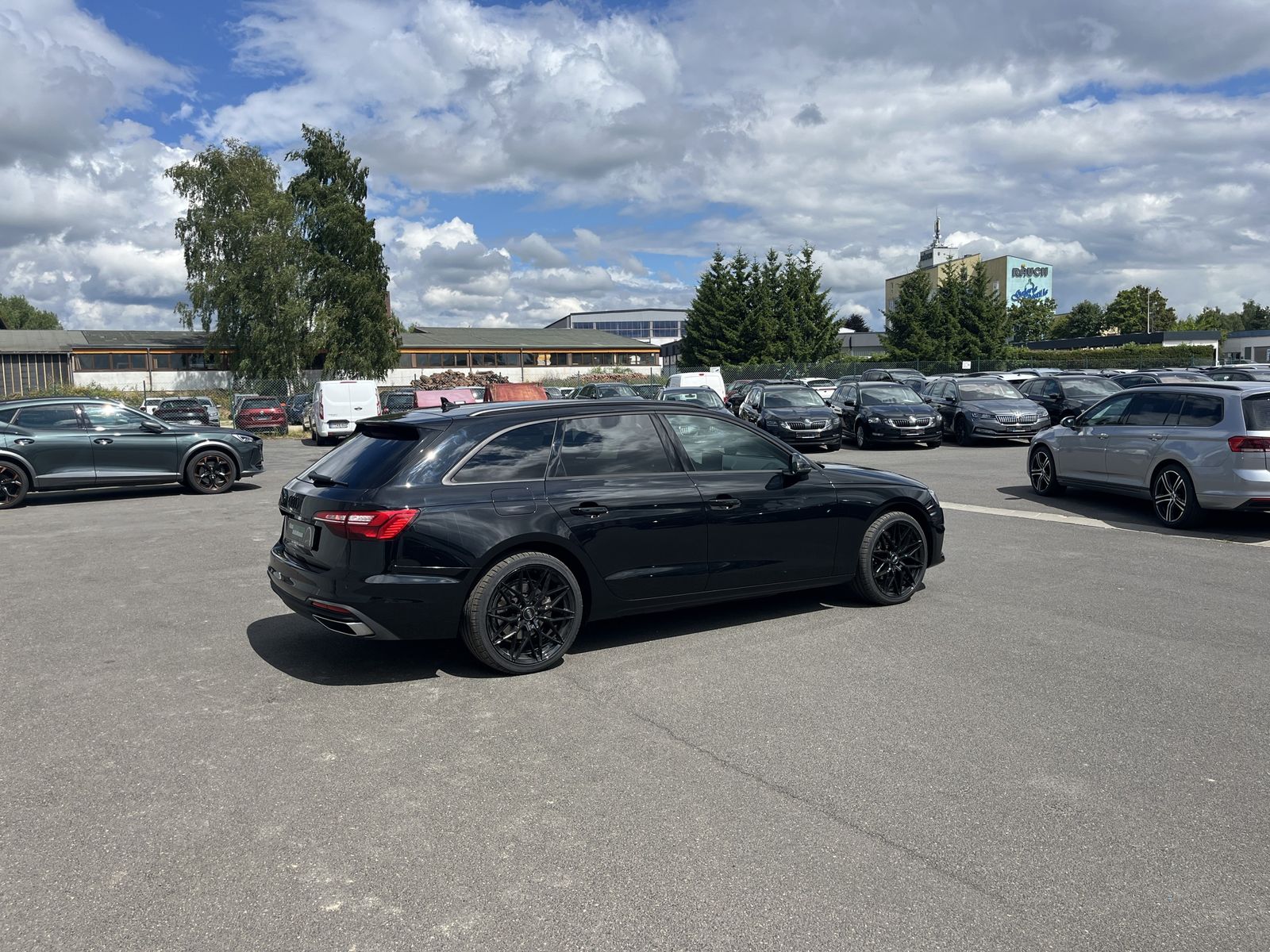 Audi A4 Avant 35 2.0 TFSI S-Line Optik Blackline - Samsaru's Car Outlet