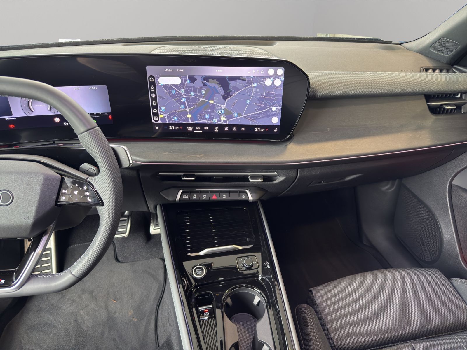 Audi Q3 SUV TFSI S line Matrix LED Navi  RÜ AHK 20"