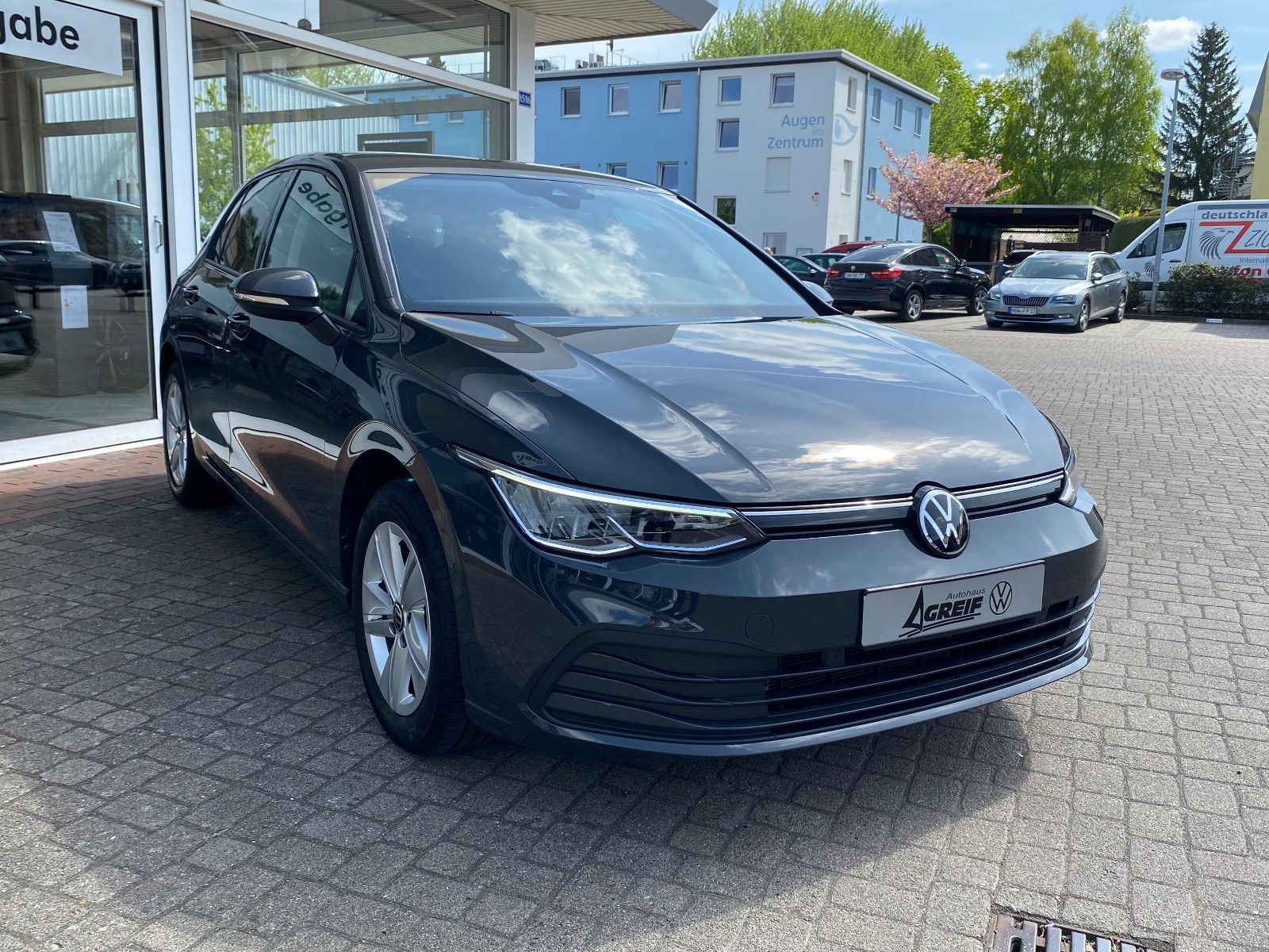 Volkswagen Golf VIII 1.5 eTSI DSG Life - Samsaru's Car Outlet