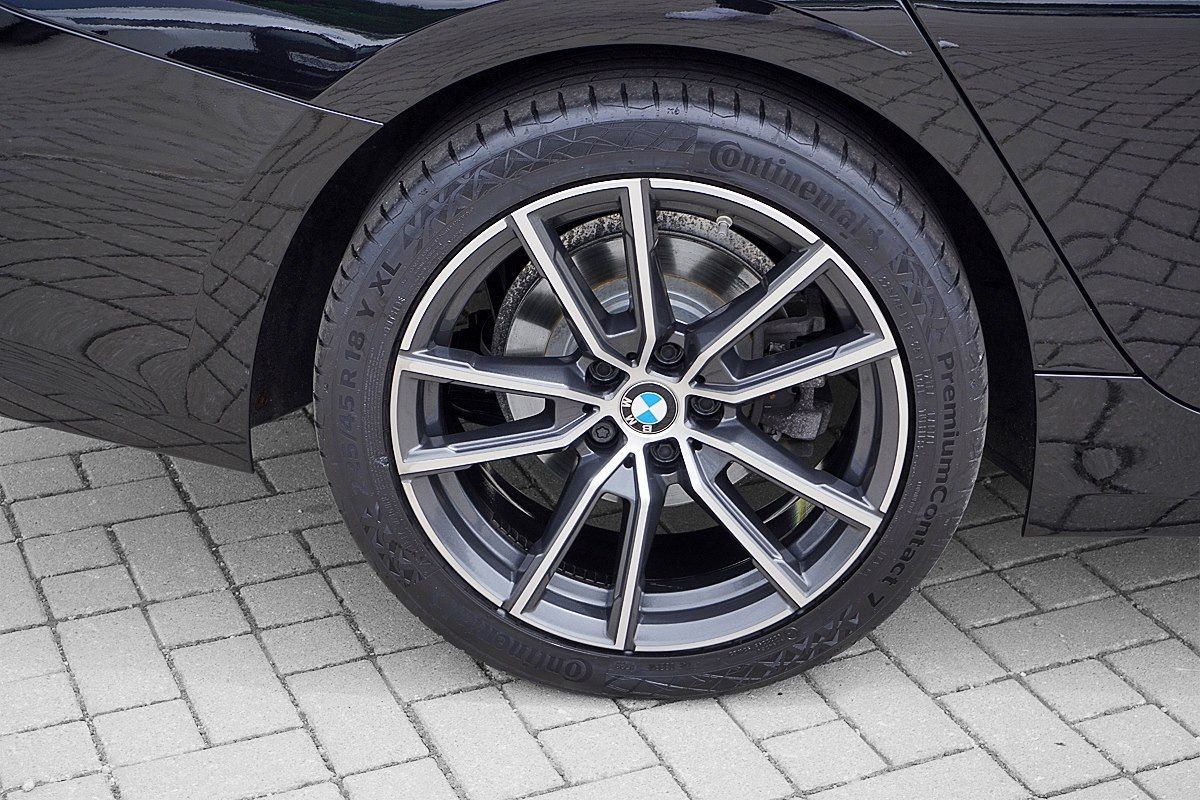 BMW 320d Touring Sport Line - Samsaru's Car Outlet