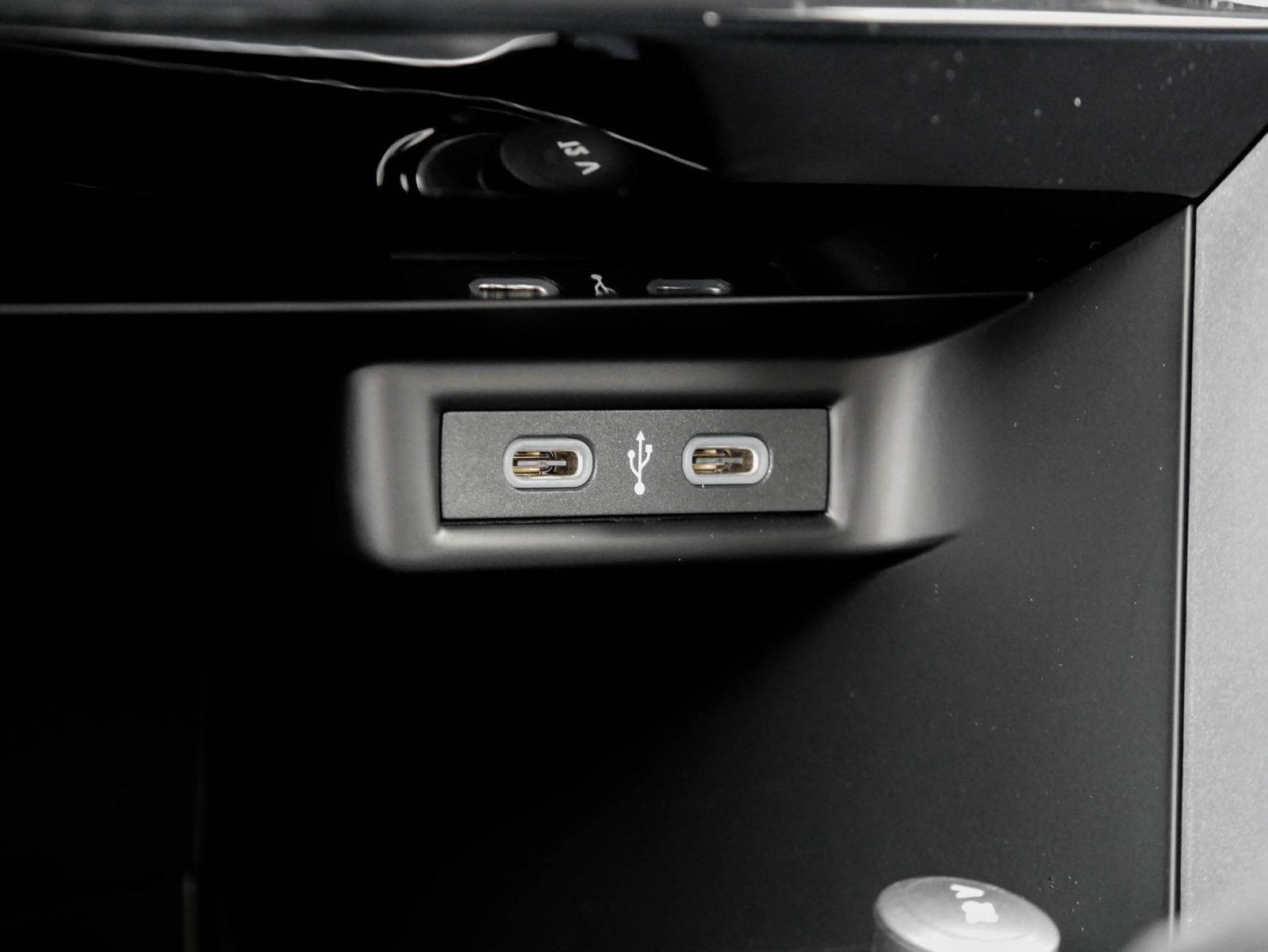 Volkswagen T-Roc Life 1.0 l TSI - Samsaru's Car Outlet