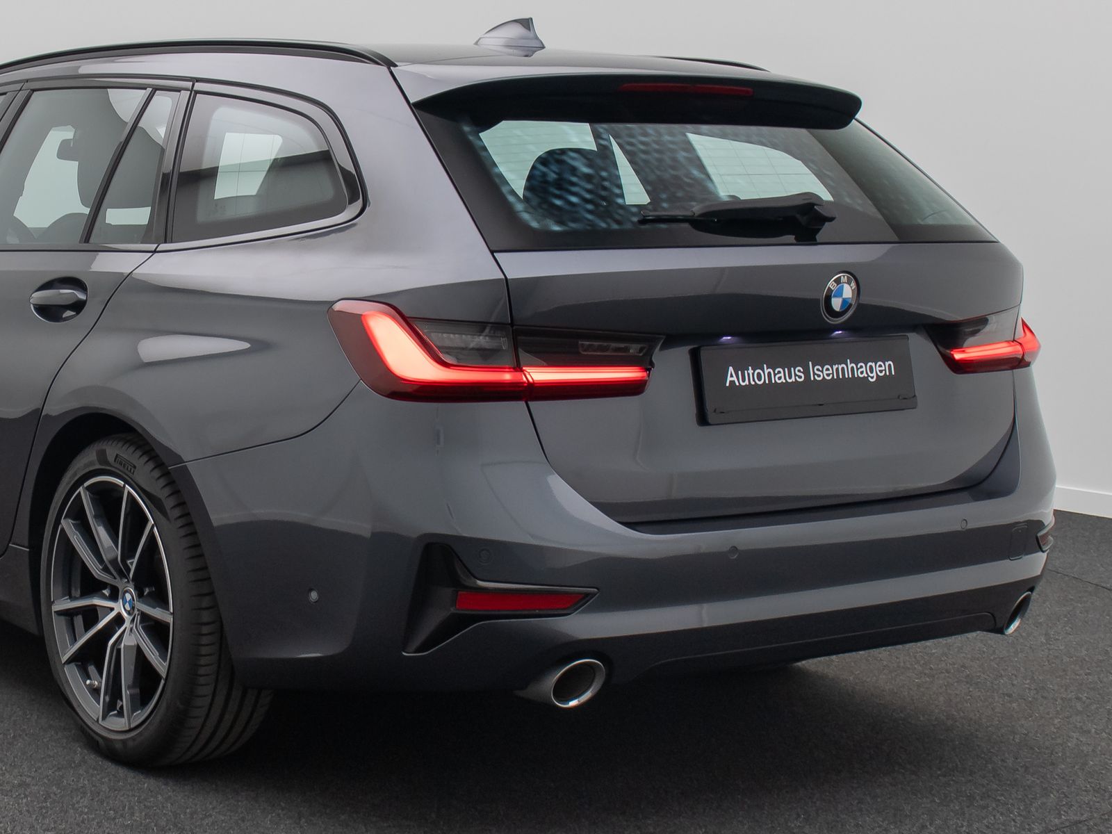 BMW 320i Sport Line - Samsaru's Car Outlet