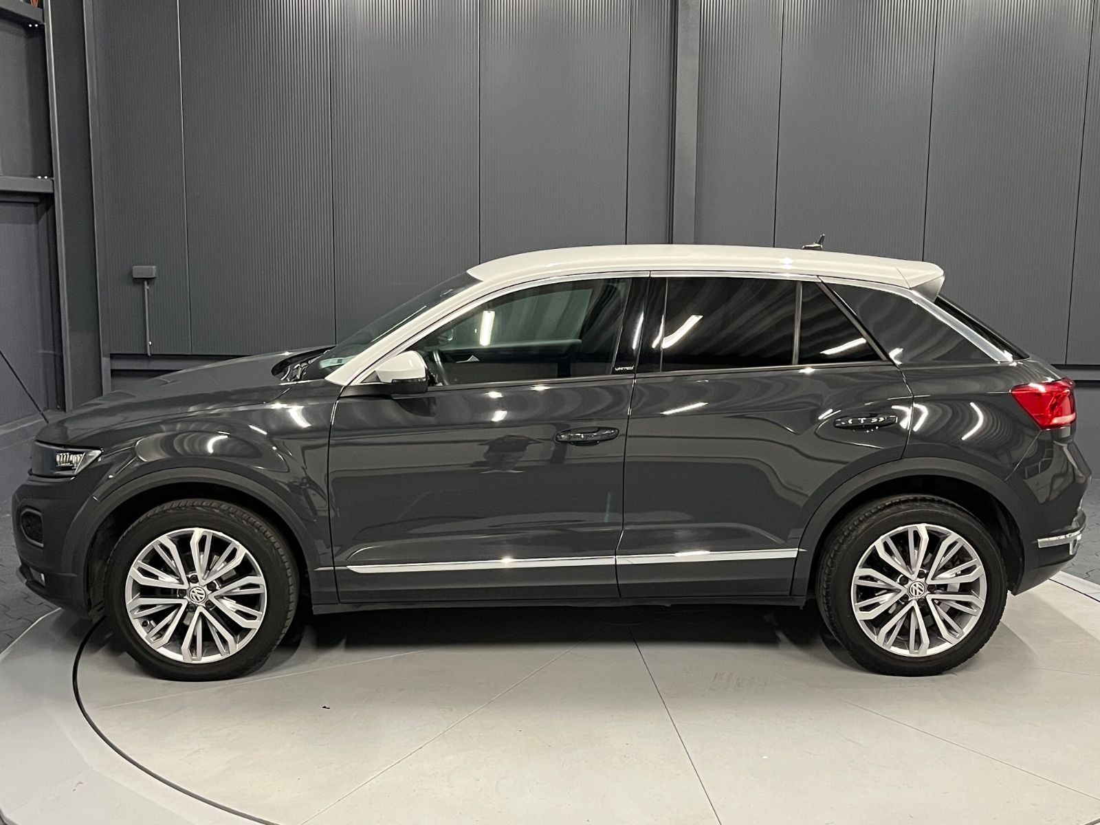 Volkswagen T-Roc 1.5 TSI DSG United - Samsaru's Car Outlet