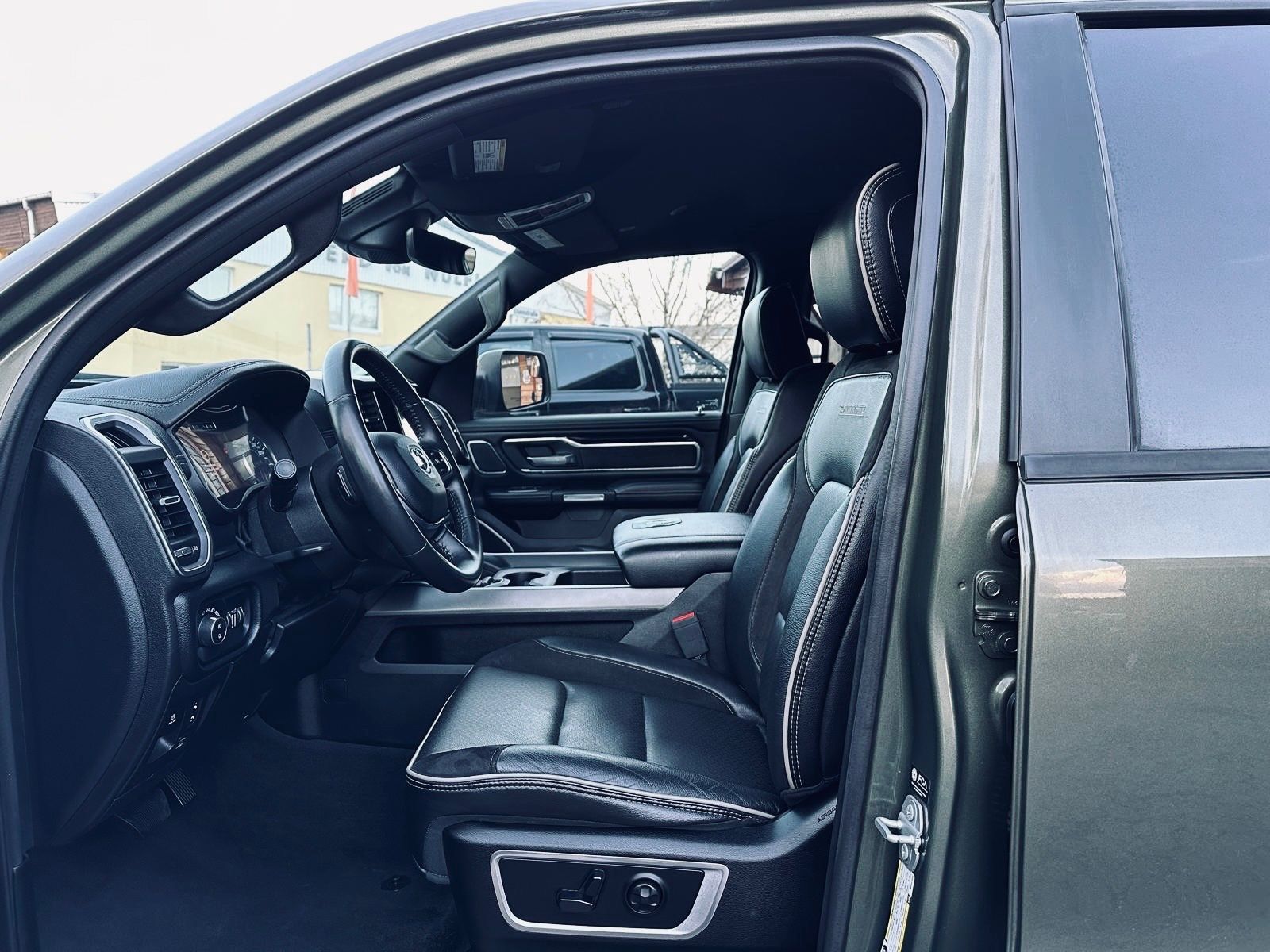 Dodge LARAMIE*5.7*LPG*AHK*NAVI*PDC*RAMBOX*GARANTIE*