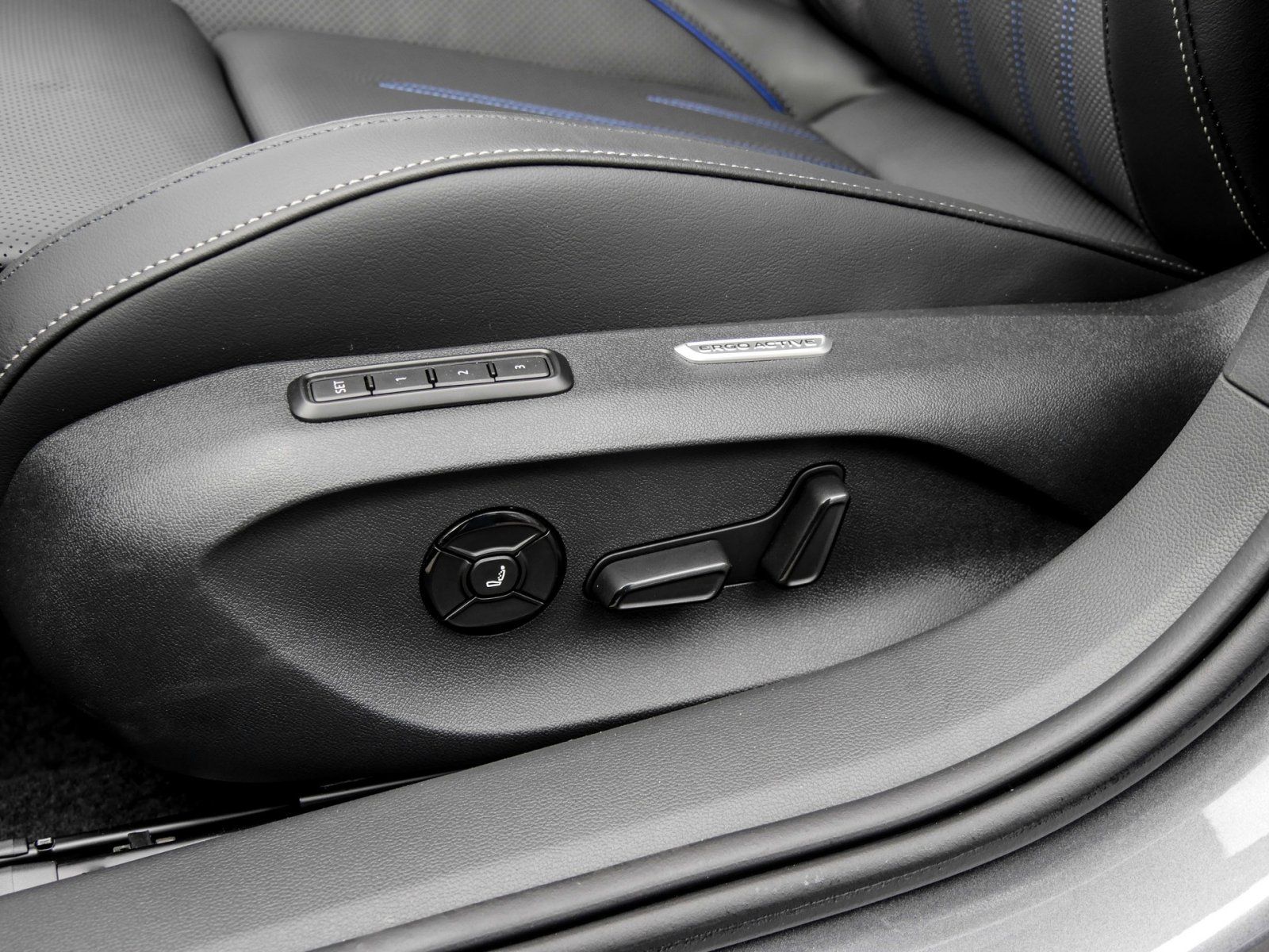 Volkswagen Passat Variant R-Line Signature eHybrid Harman P
