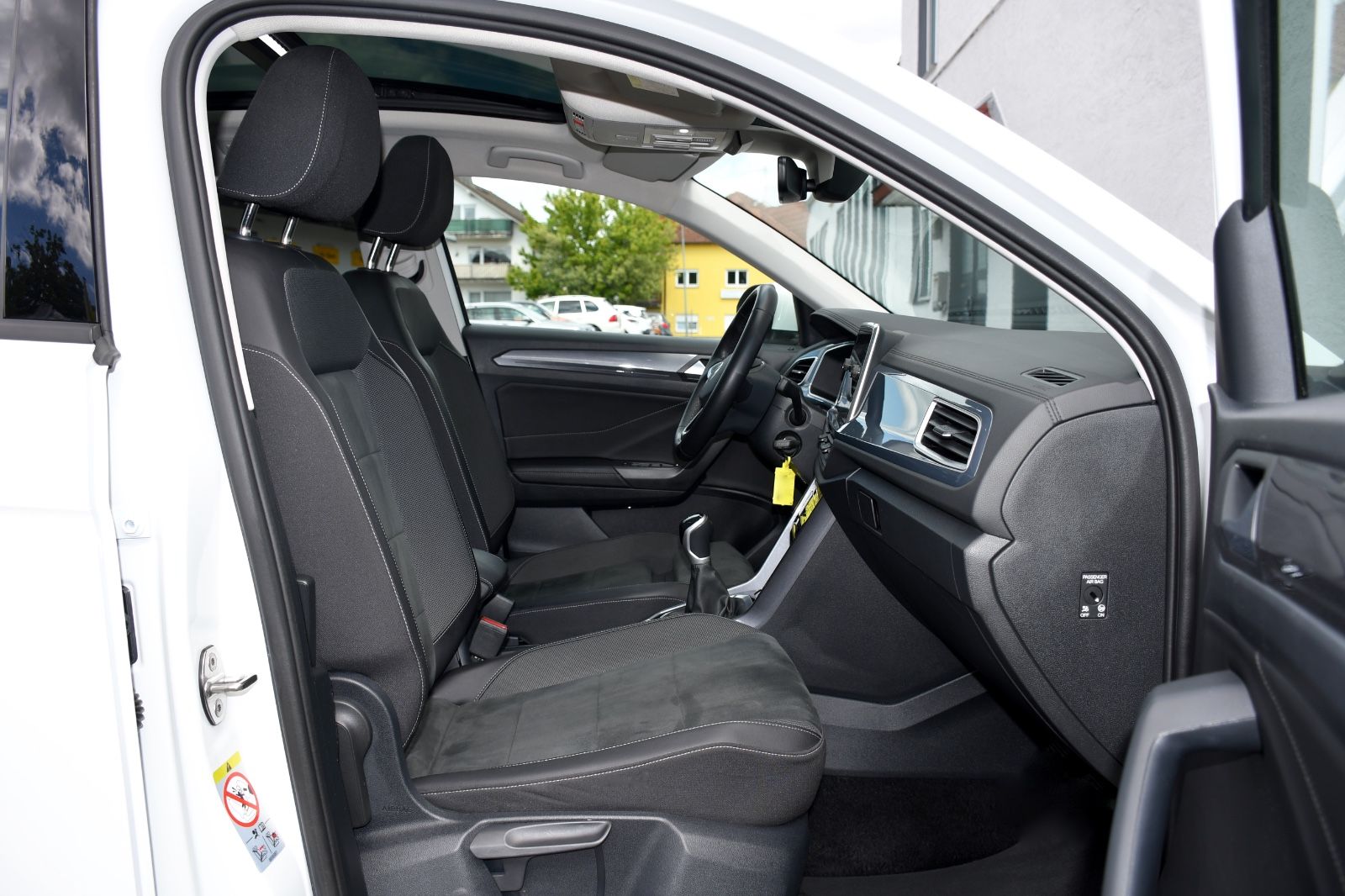 Volkswagen T-Roc Style - Samsaru's Car Outlet