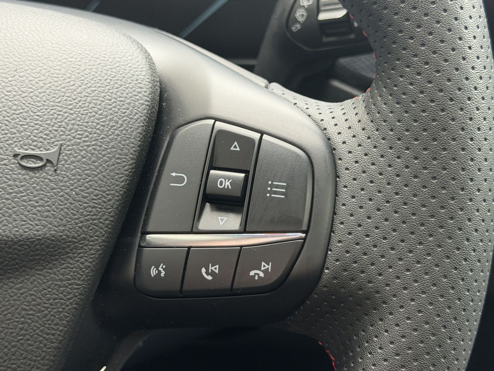 Ford Focus ST-Line LED Navi ACC-Tempomat Pano Kamera