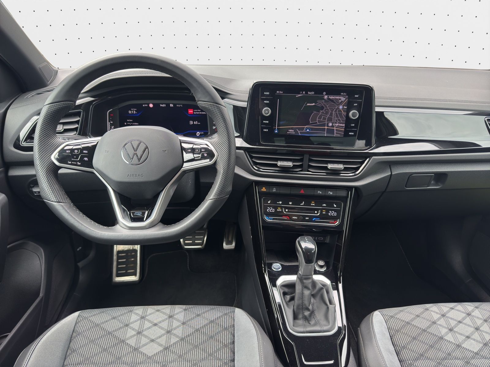 Volkswagen T-Roc R-Line 1.5 TSI - Samsaru's Car Outlet