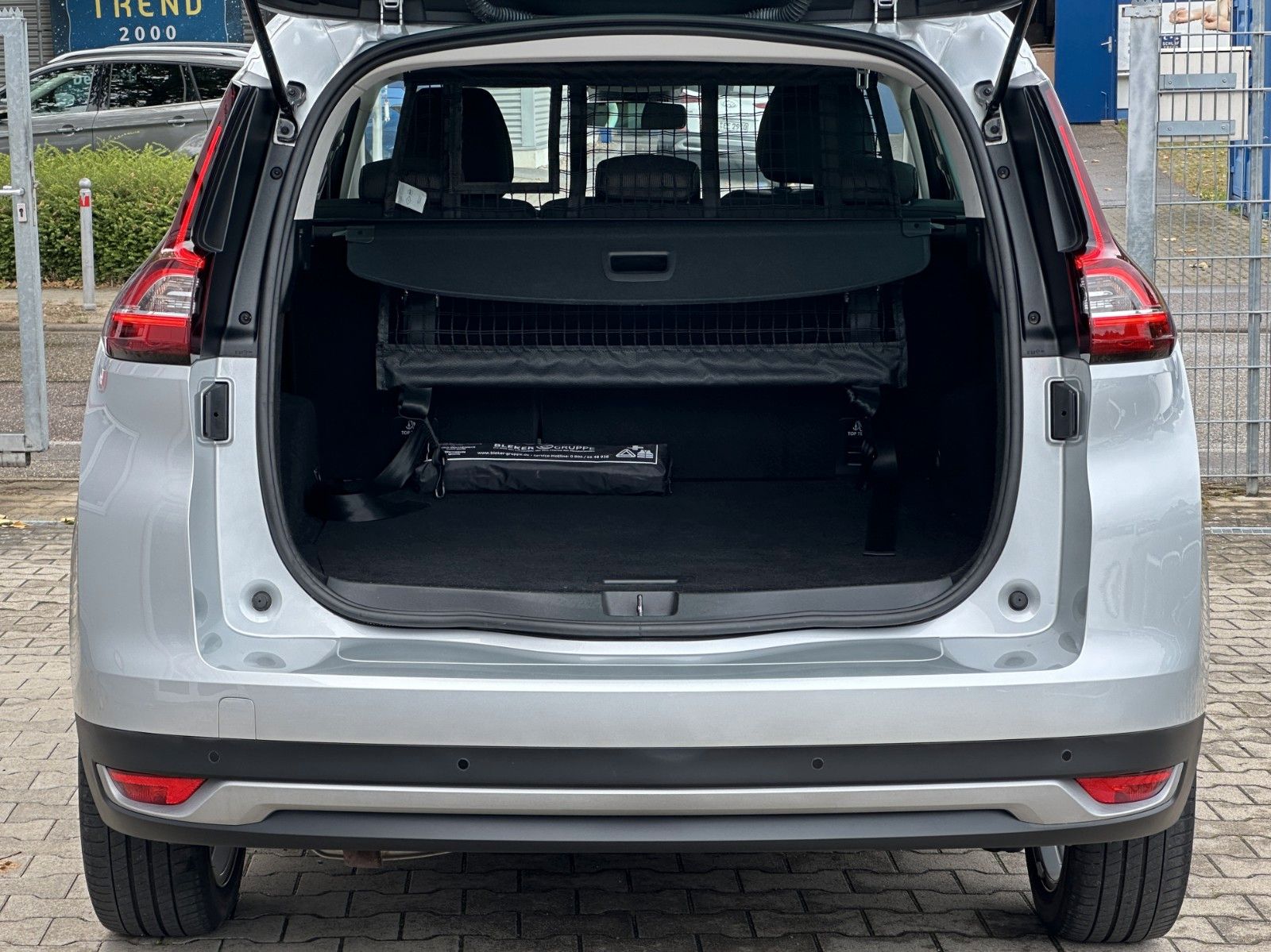 Renault Grand Scenic 160 EDC - Samsaru's Car Outlet
