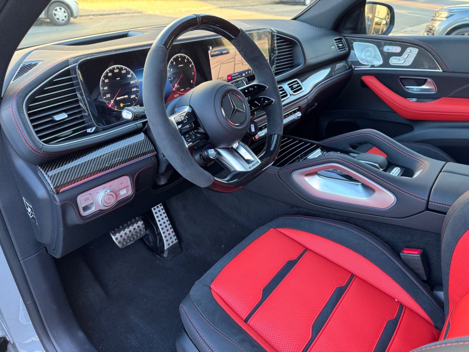 Mercedes-Benz COUPÉ|ROT|MY26|CARBON|BURMESTER|HEAD-UP|MASSAGE|