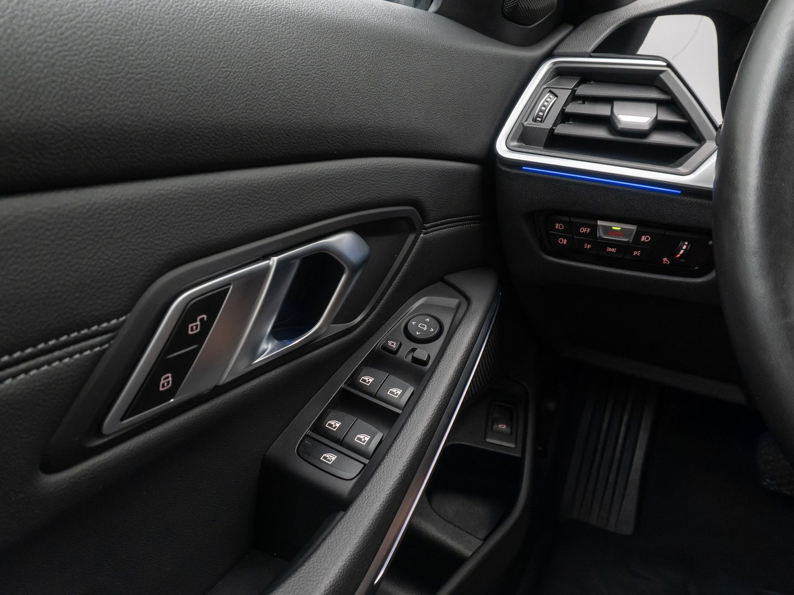 BMW 320d Sport Line - Samsaru's Car Outlet