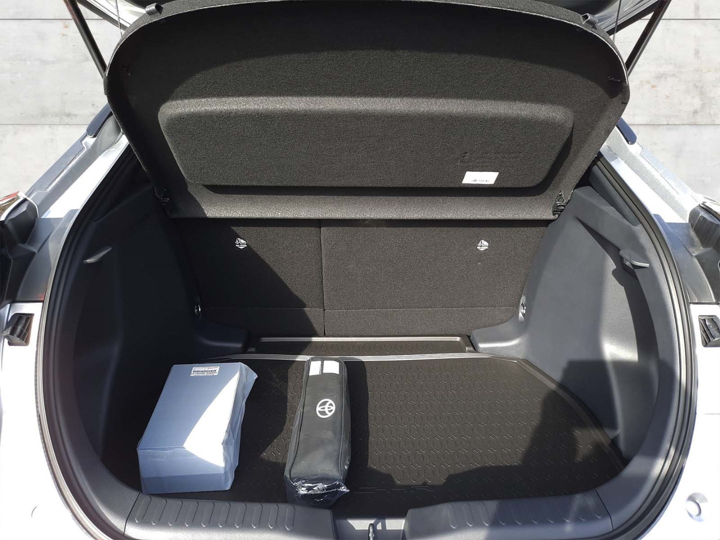 Toyota C-HR Team D Hybrid - Samsaru's Car Outlet