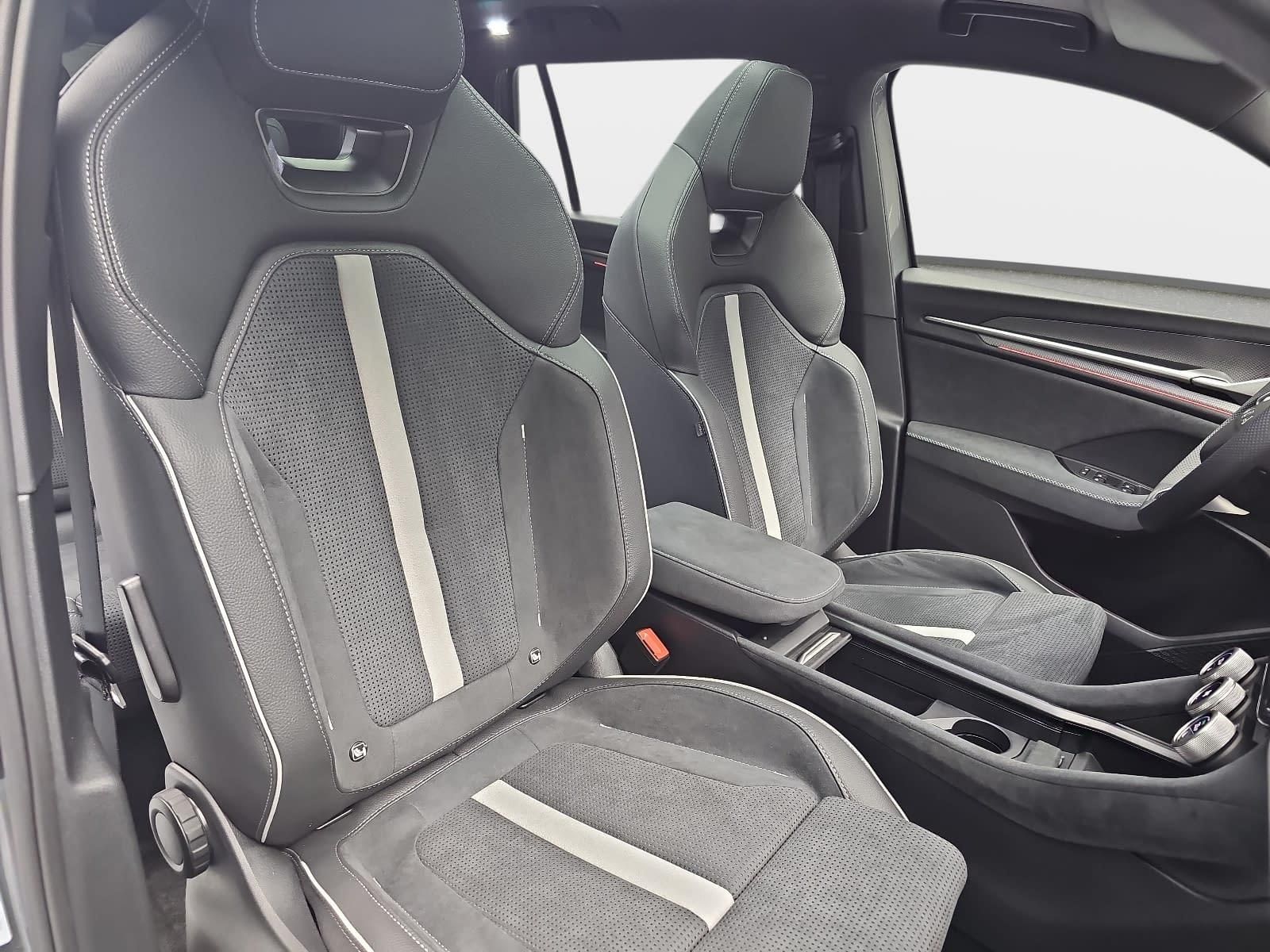 Skoda 1.5 TSI DSG IV PHEV SPORTLINE AHK PANO LM