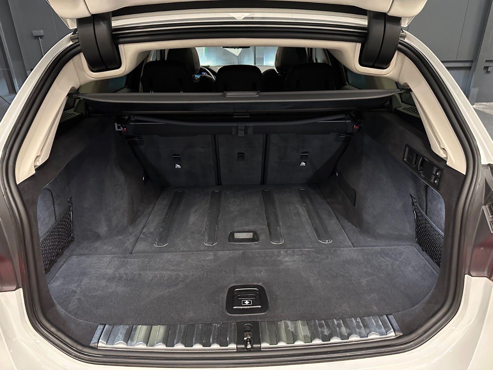 BMW 320d xDrive Sport Line - Samsaru's Car Outlet