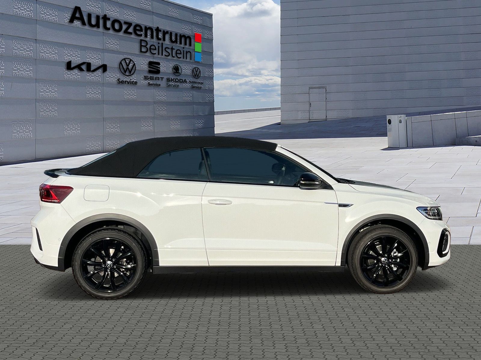Volkswagen T-Roc R-Line - Samsaru's Car Outlet