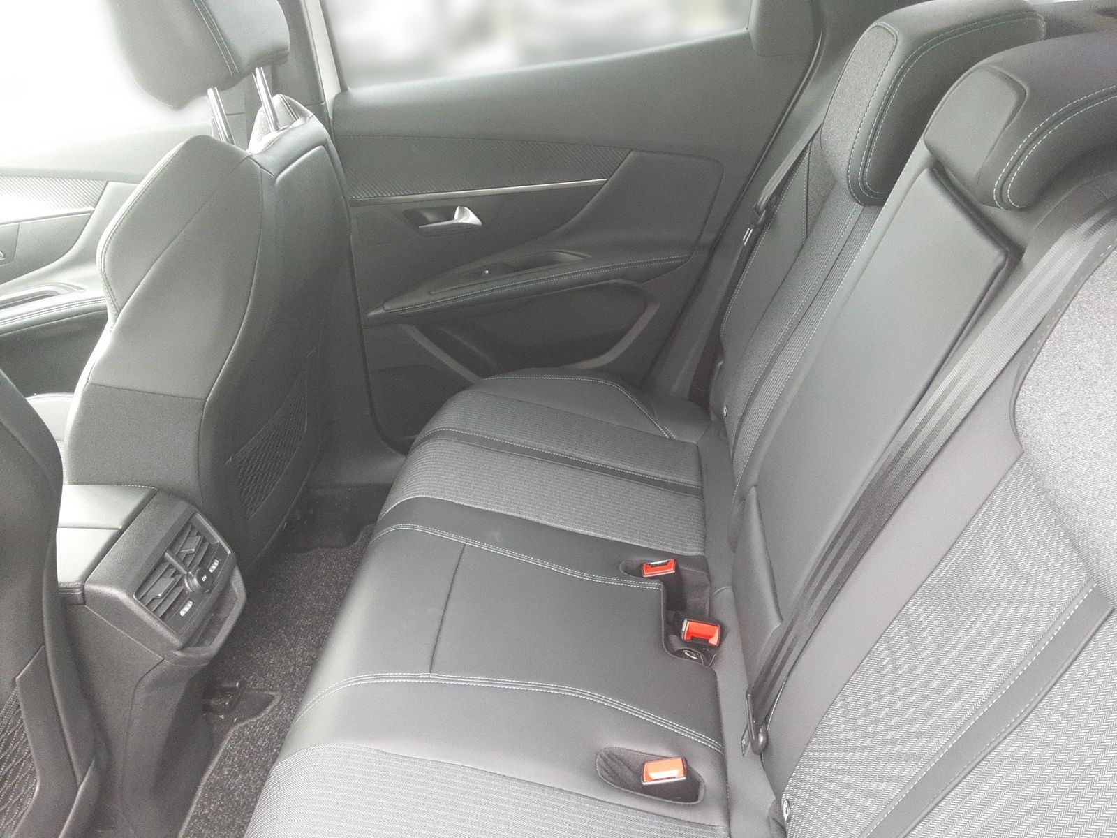 Peugeot 3008 Hybrid 225 (Plug-In) e-EAT8 Allure Navi PDC