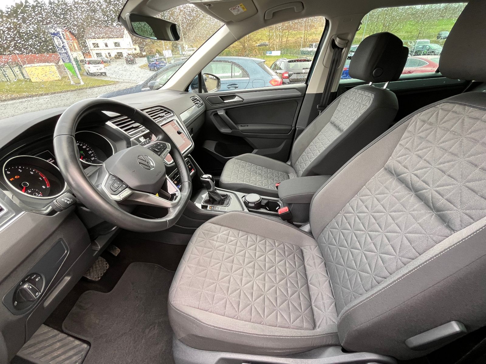 Volkswagen Tiguan Life - Samsaru's Car Outlet