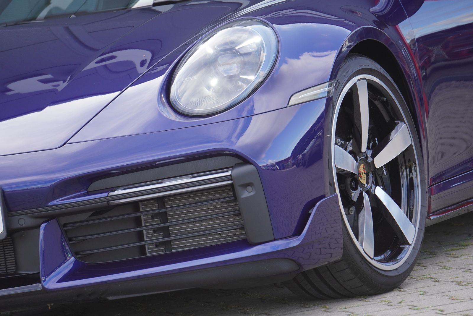 Porsche 992 Turbo S Sport Design - Samsaru's Car Outlet