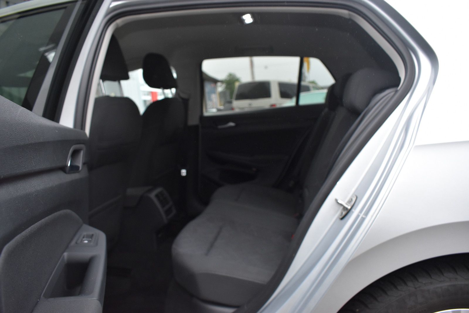 Volkswagen Golf VIII Life - Samsaru's Car Outlet