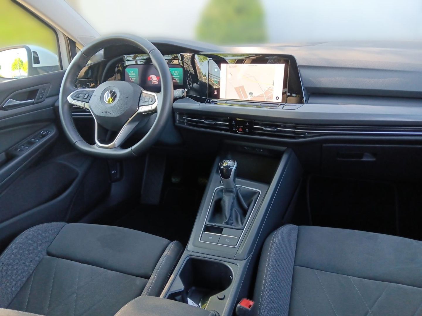 Volkswagen Golf 8 VIII Style 1.5 TSI - Samsaru's Car Outlet