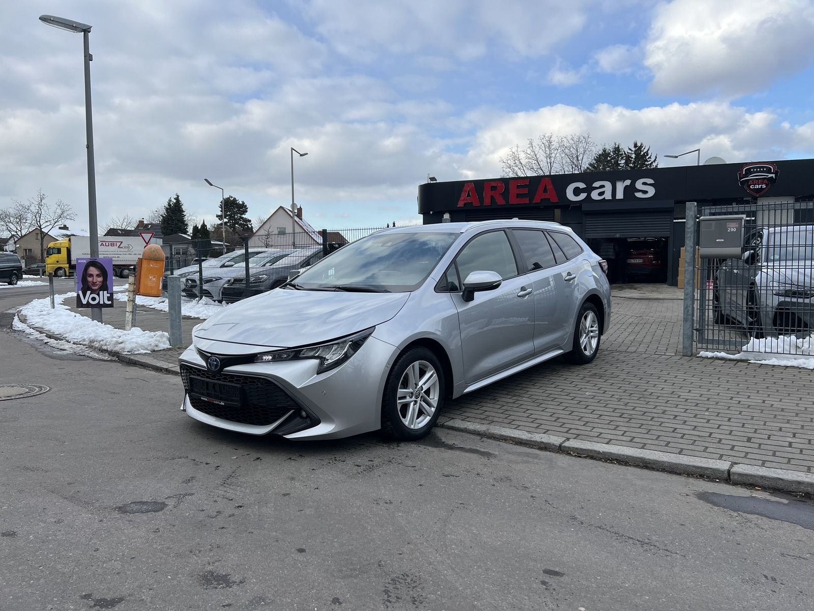 Toyota Corolla Touring Hybrid - Samsaru's Car Outlet