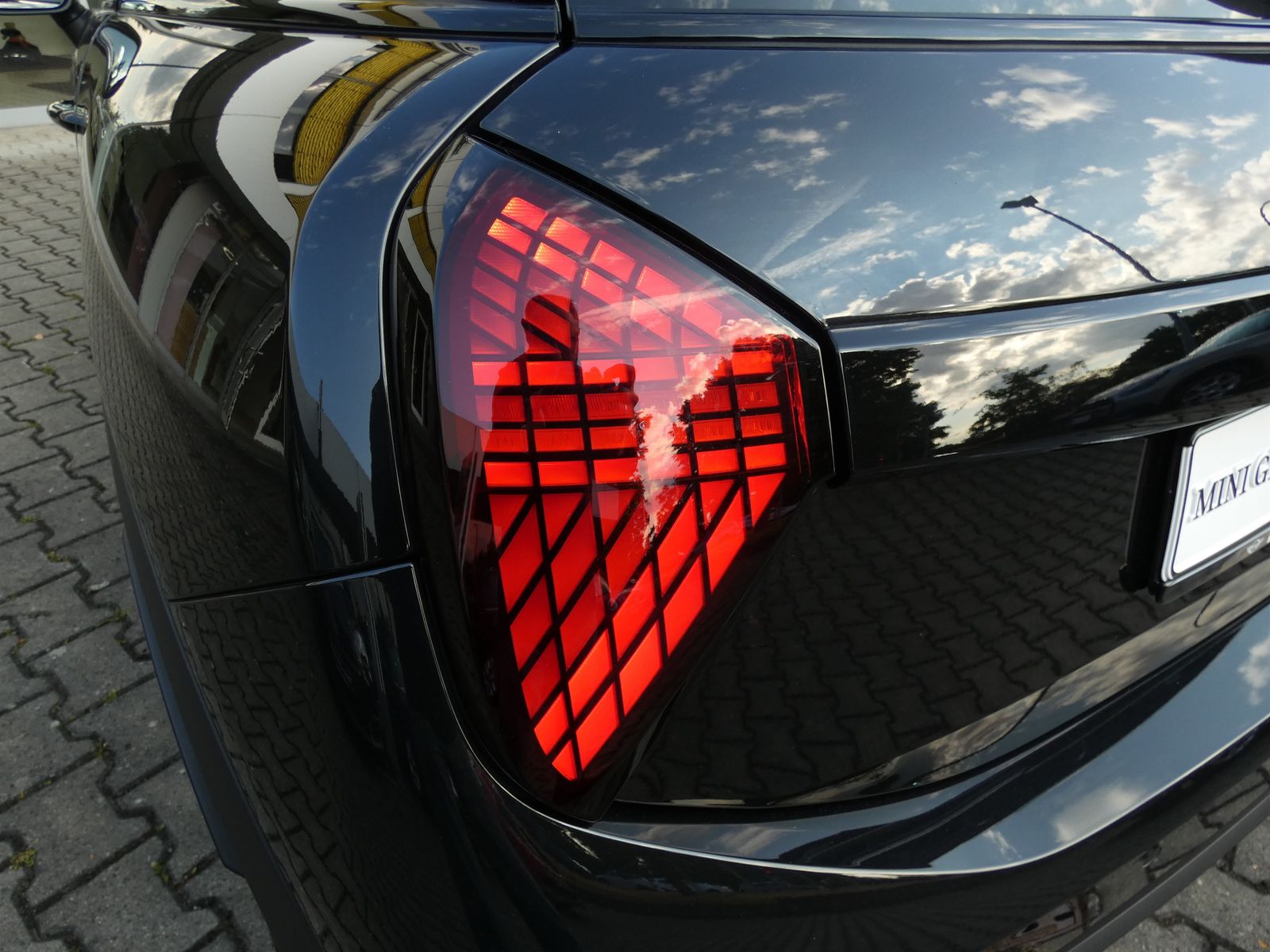 MINI Cooper C - Samsaru's Car Outlet