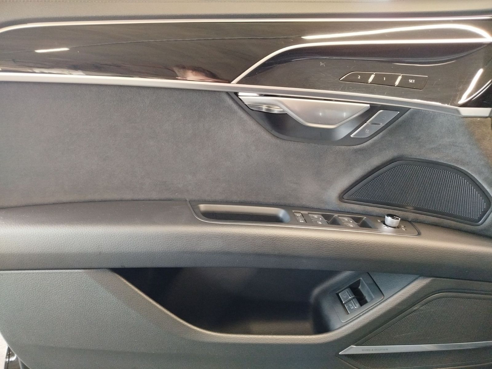 Audi A8 60 TFSI e quattro - Samsaru's Car Outlet