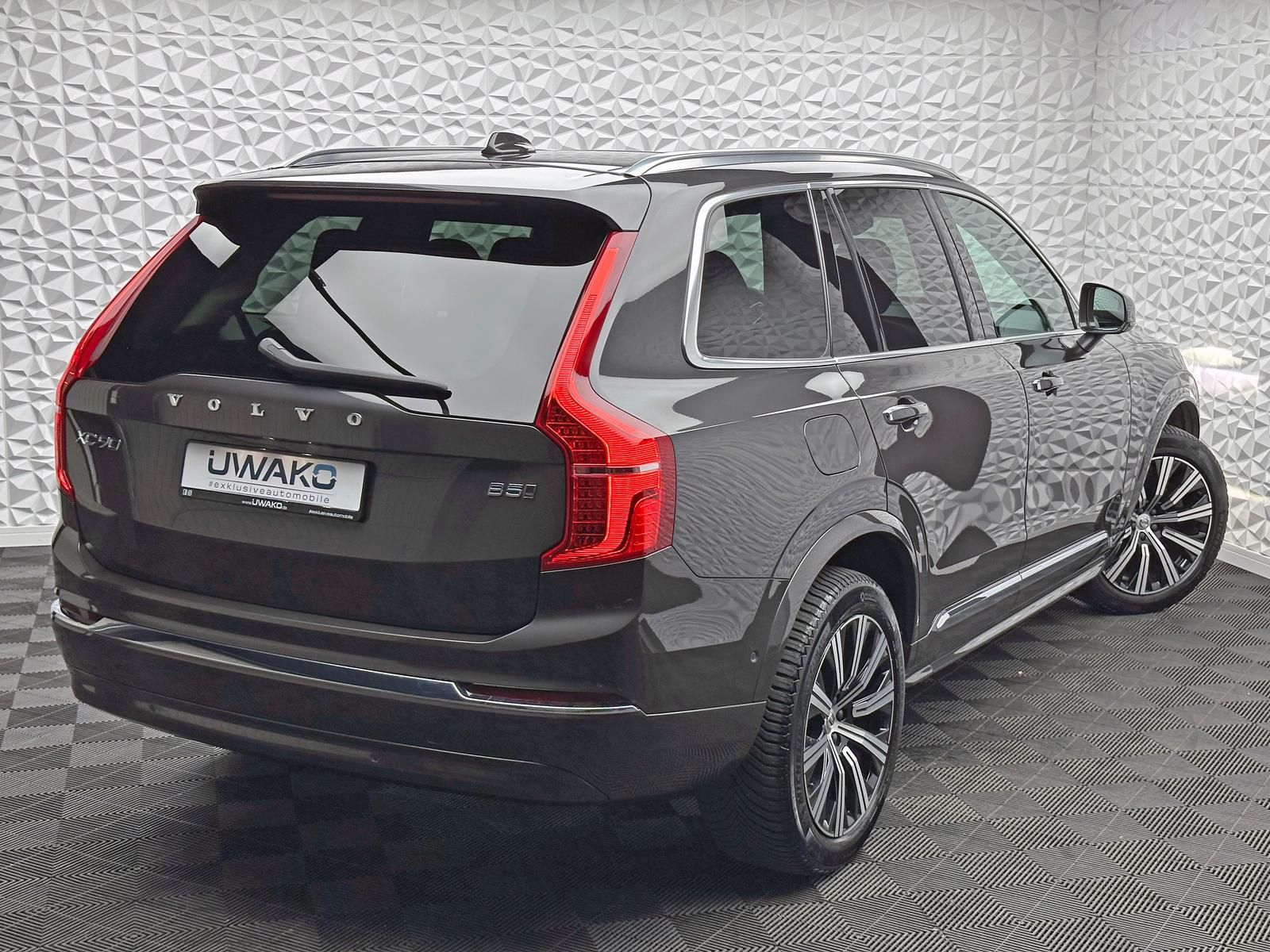 Volvo XC90 B5 PLUS AWD Bright - Samsaru's Car Outlet