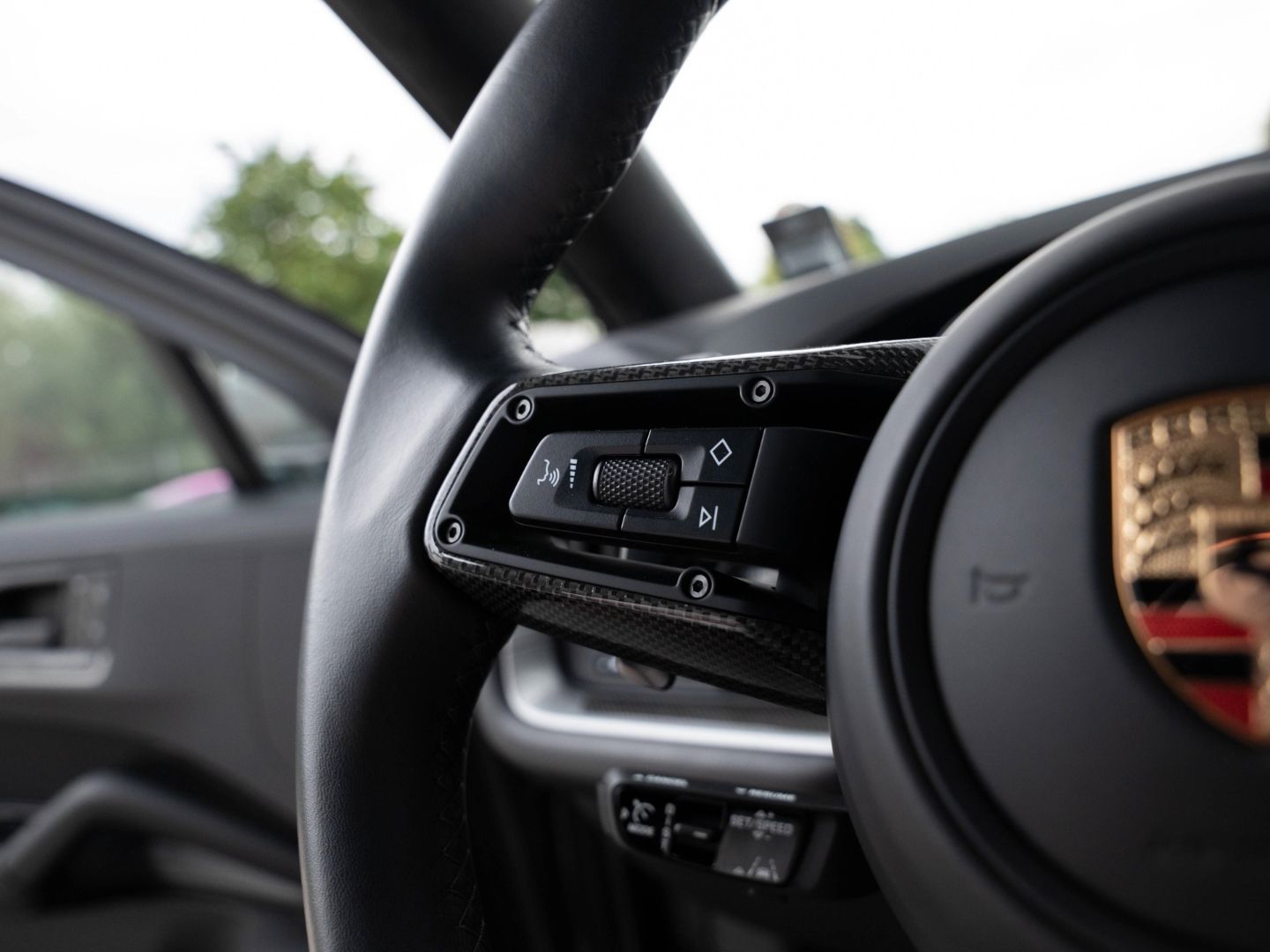 Porsche Cayenne Turbo E-Hybrid PDCC Carbon Design Paket