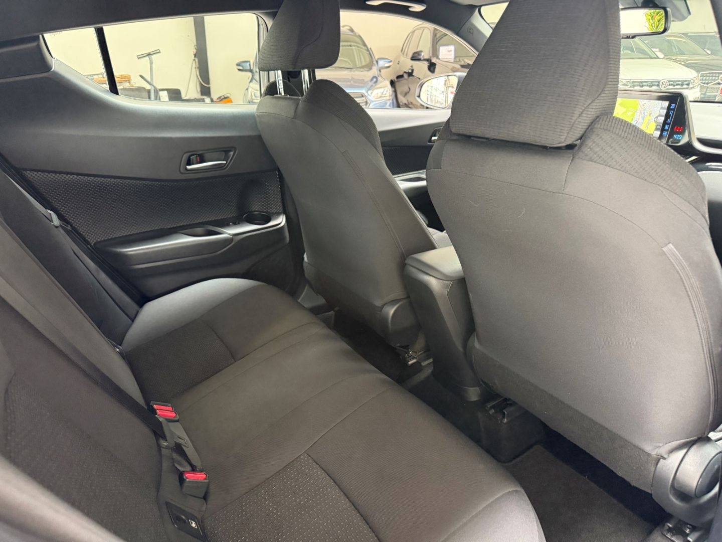 Toyota C-HR Hybrid Flow 1.8 - Samsaru's Car Outlet