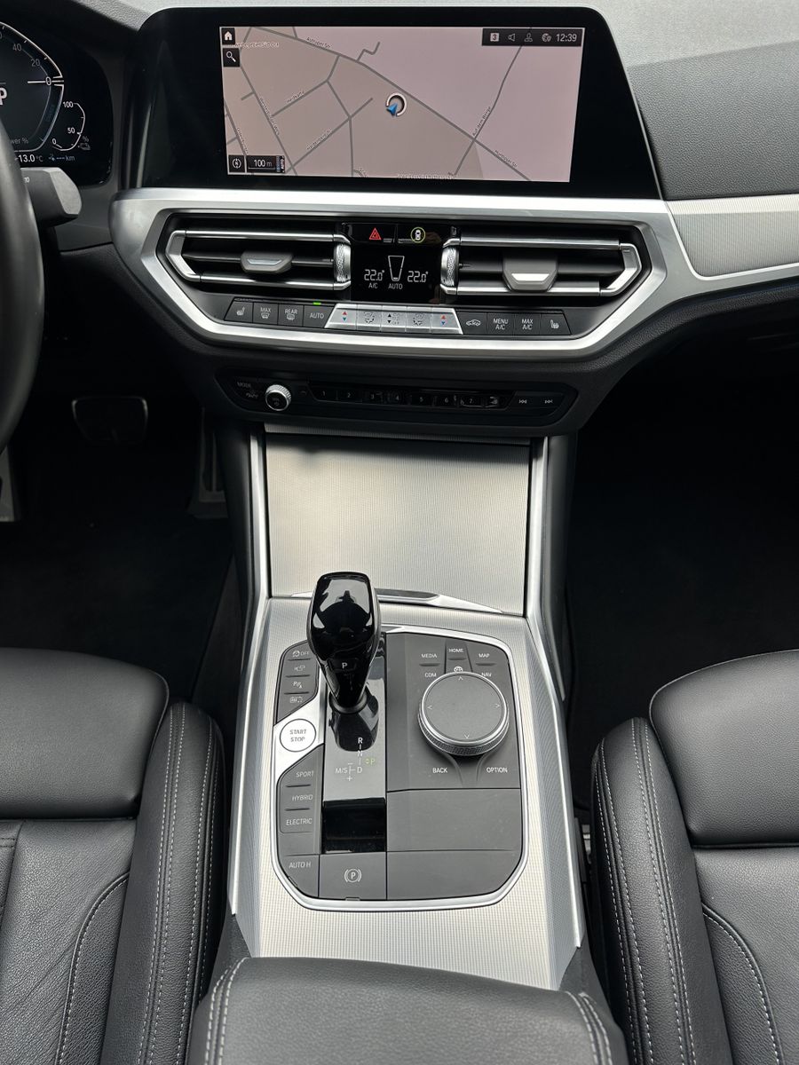 BMW 330e xDrive M-Sport NAV+LASER+360°+HEAD-UP+19ZO