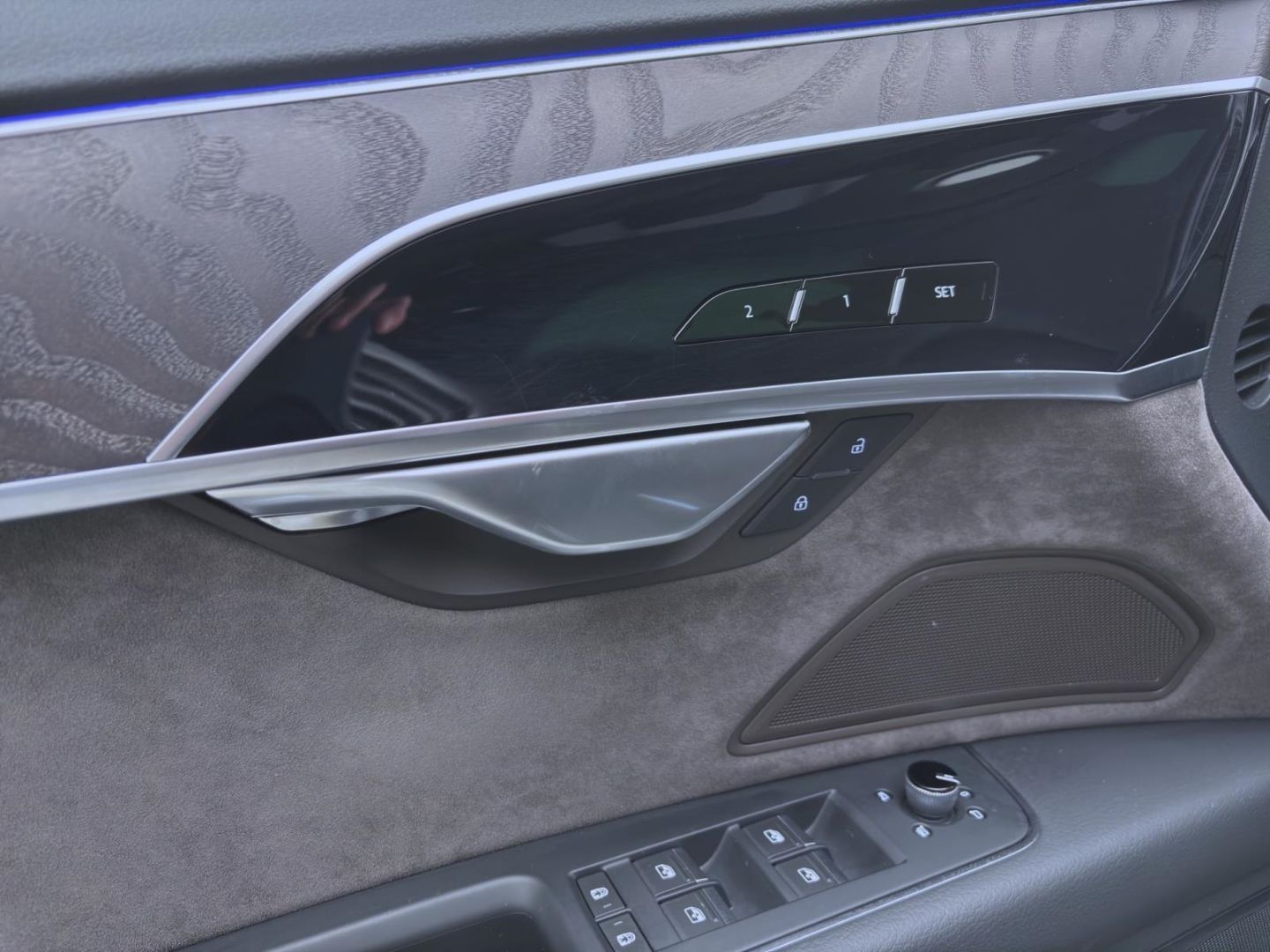 Audi A8 60 TFSIe Q - Samsaru's Car Outlet