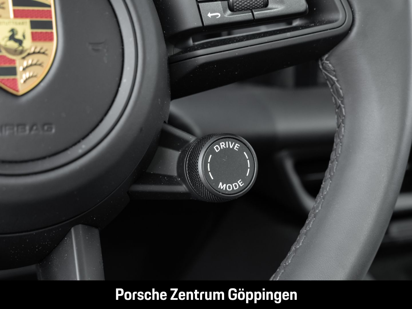 Porsche Macan 4 BOSE InnoDrive LED-Matrix Panoramadach