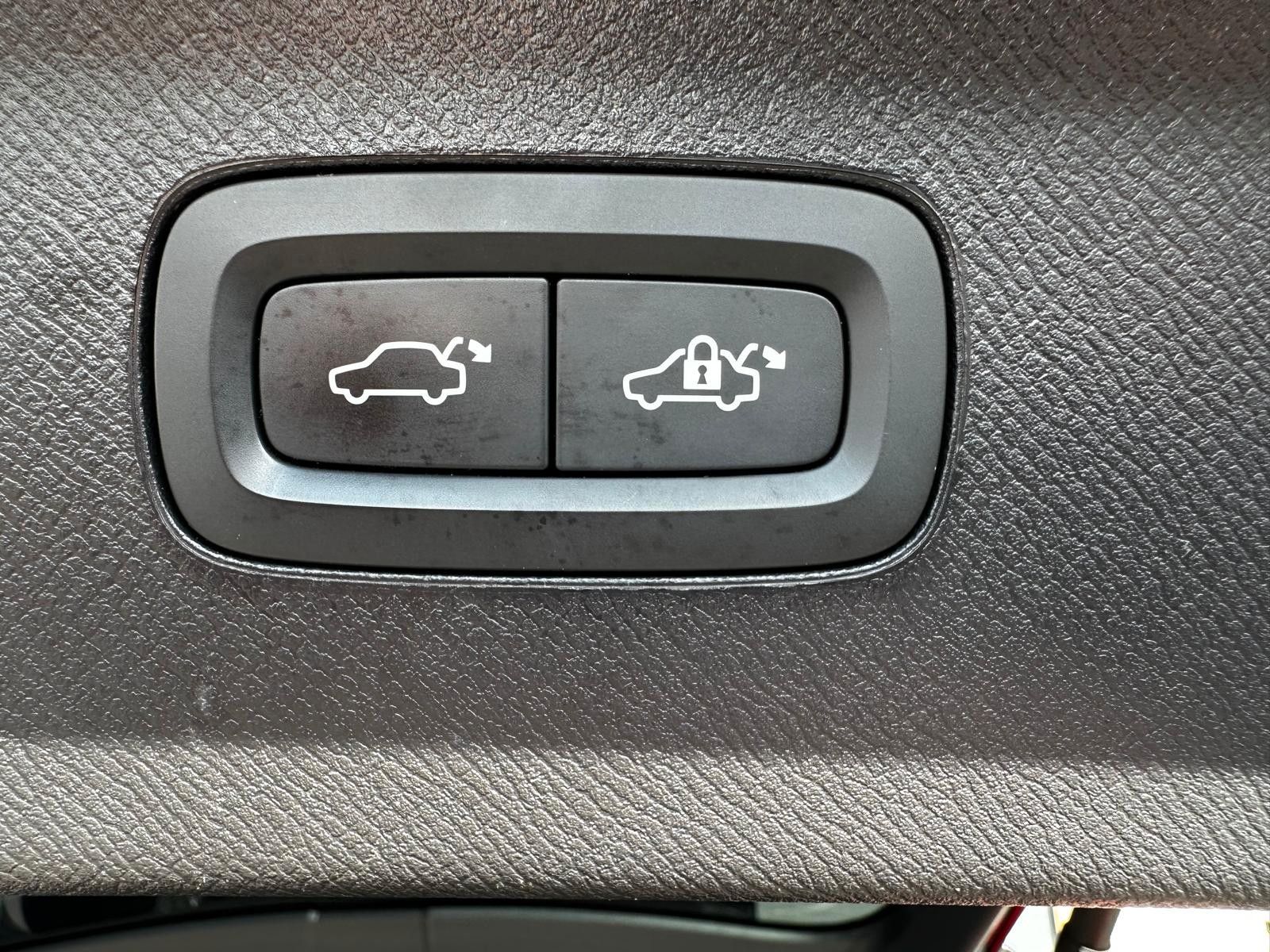 Volvo XC90 B5 AWD Ultimate 7-Sitz,AHK,360°,HUD,PANO