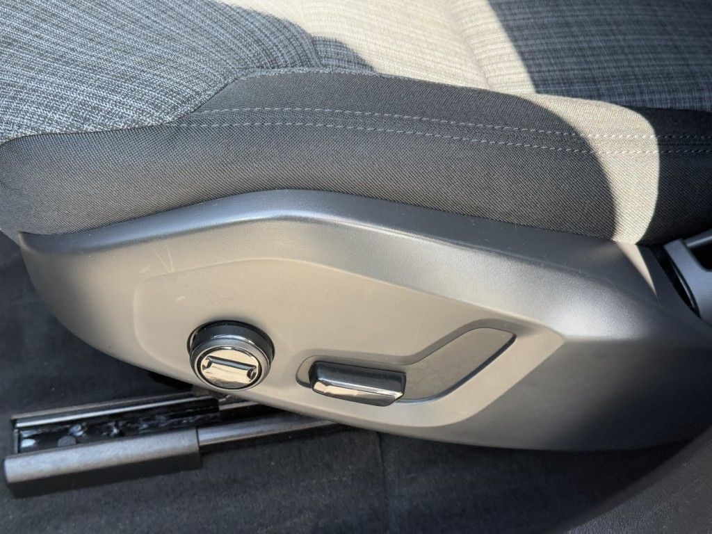 Volvo XC60 B4 B Core - Samsaru's Car Outlet